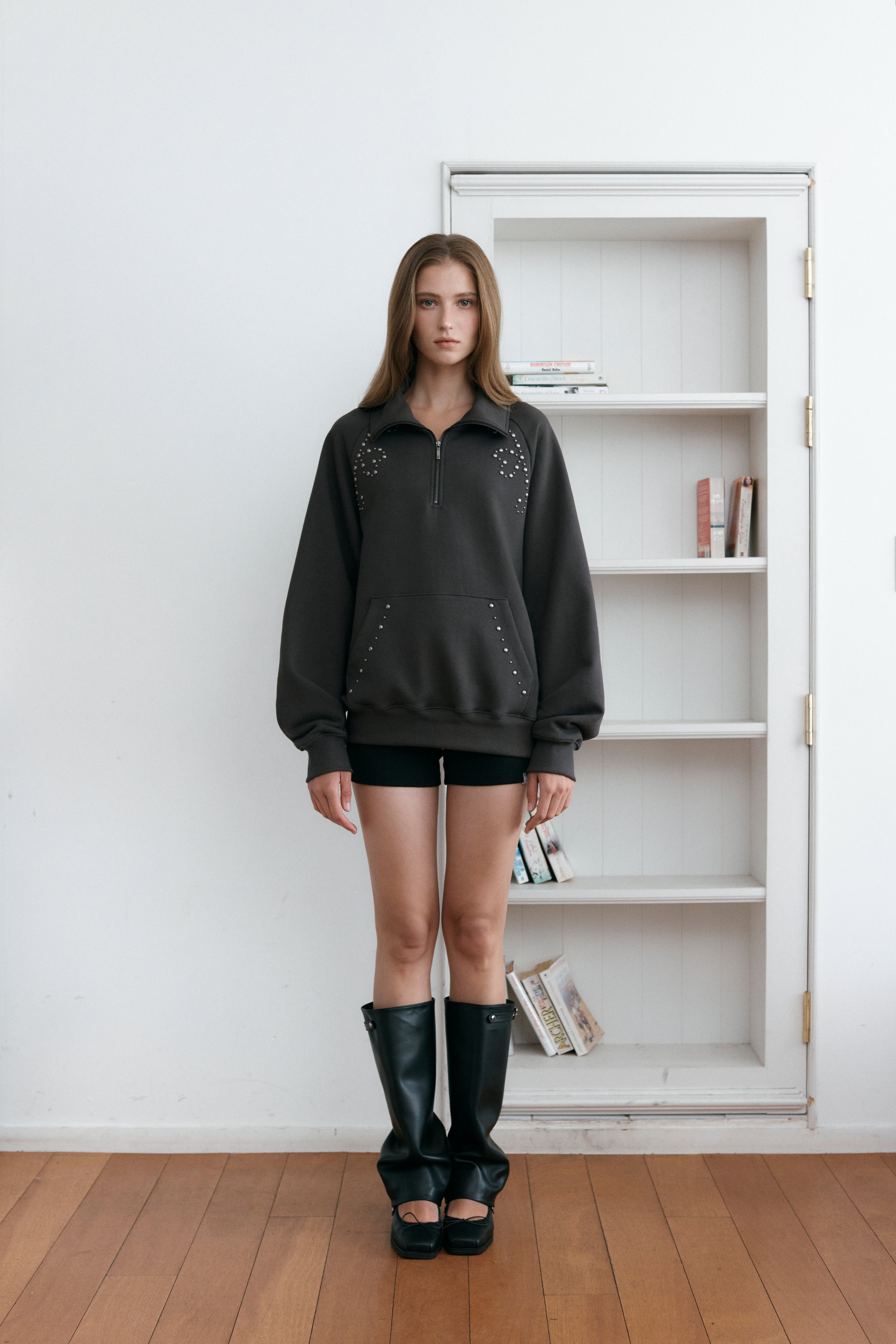 HEART STUD HALF ZIP-UP_CHARCOAL