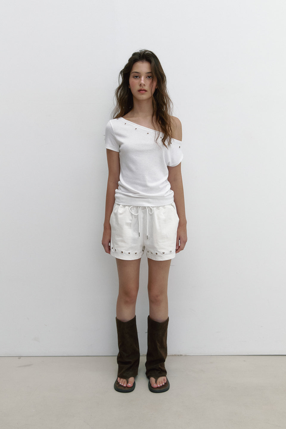 EYELET ONE SHOULDER T_IVORY