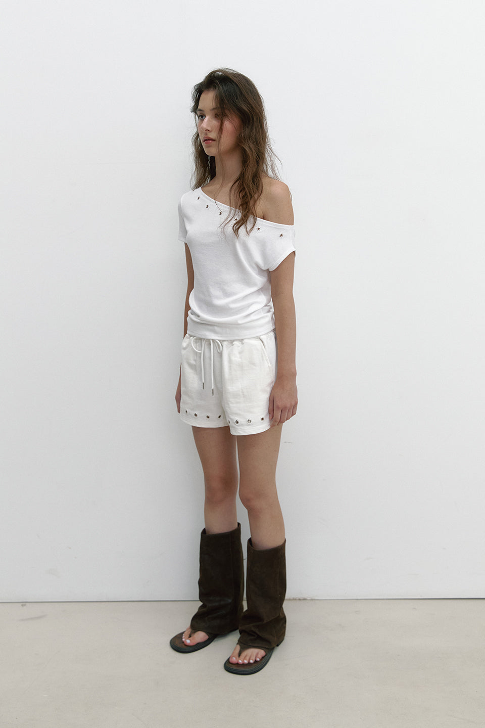 EYELET ONE SHOULDER T_IVORY