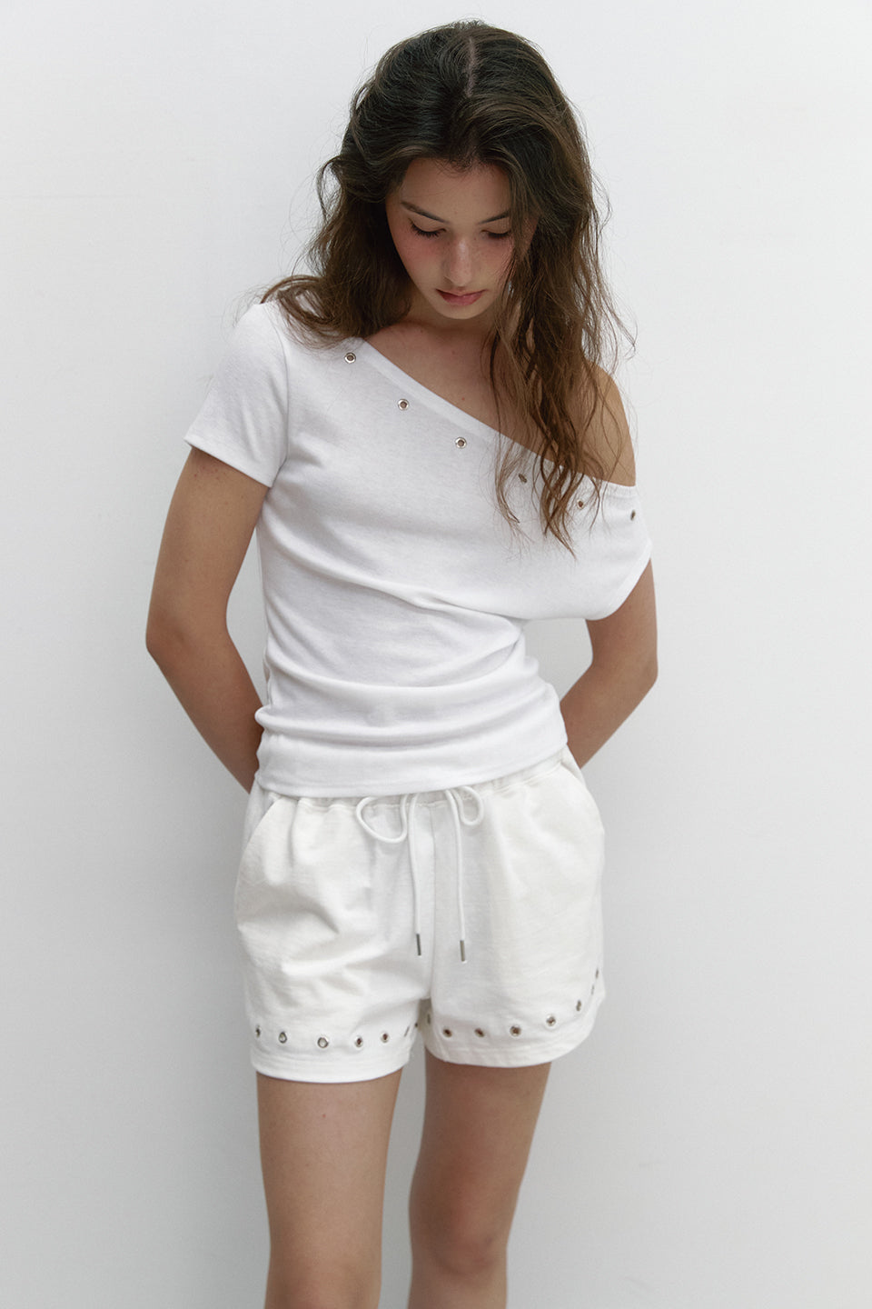 EYELET ONE SHOULDER T_IVORY
