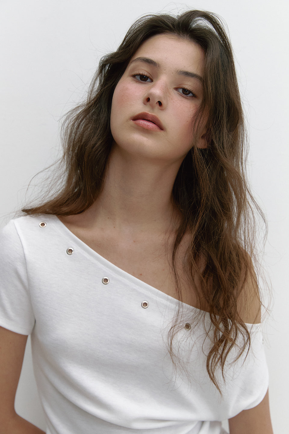 EYELET ONE SHOULDER T_IVORY