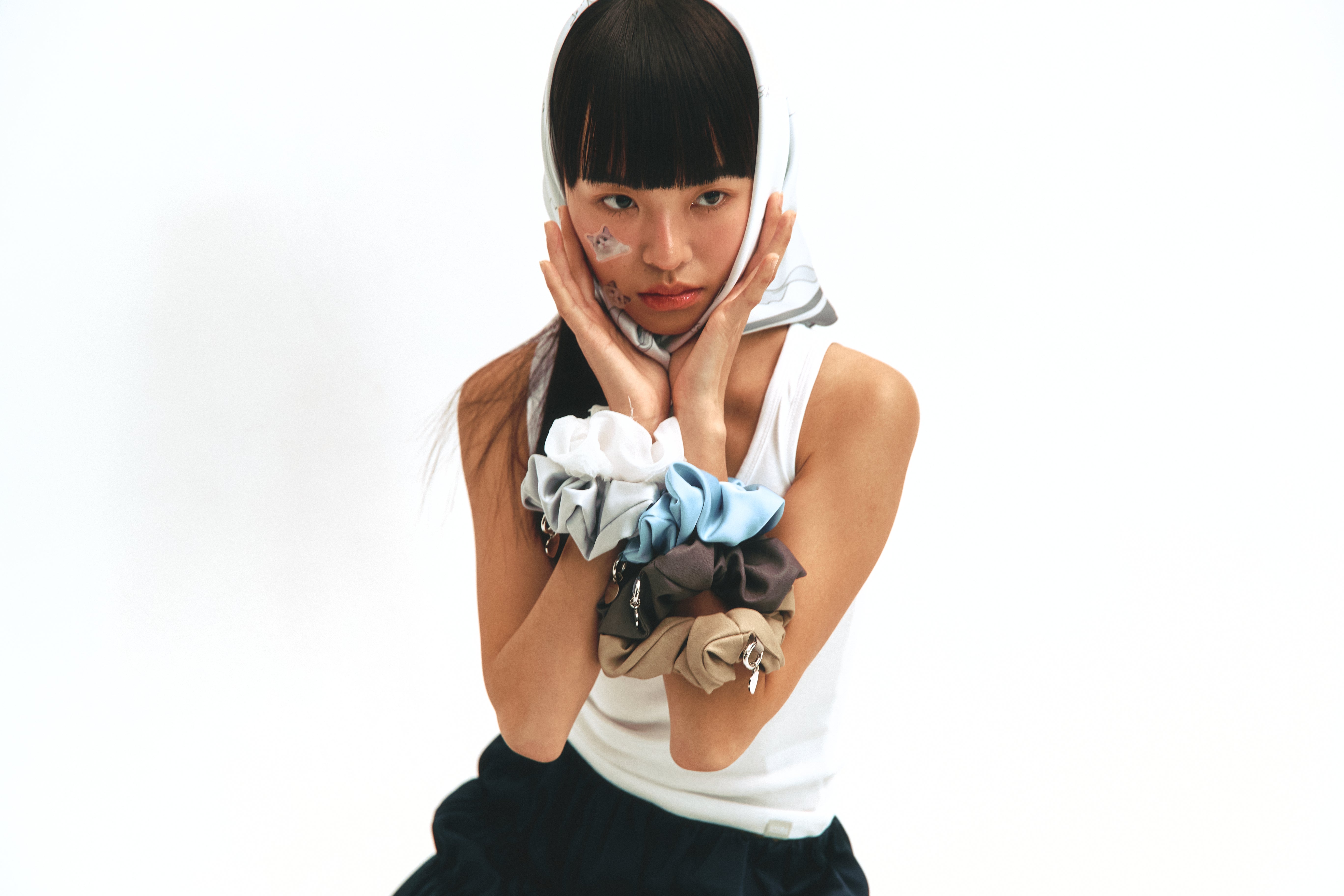 SATIN KEYRING SCRUNCH_GRIS
