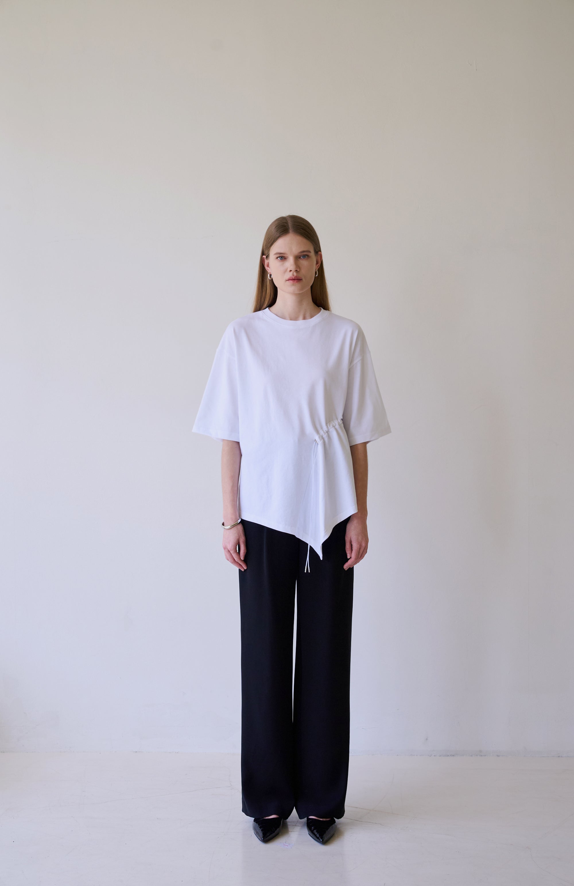 T-SHIRT À CORDON ASYMÉTRIQUE_BLANC