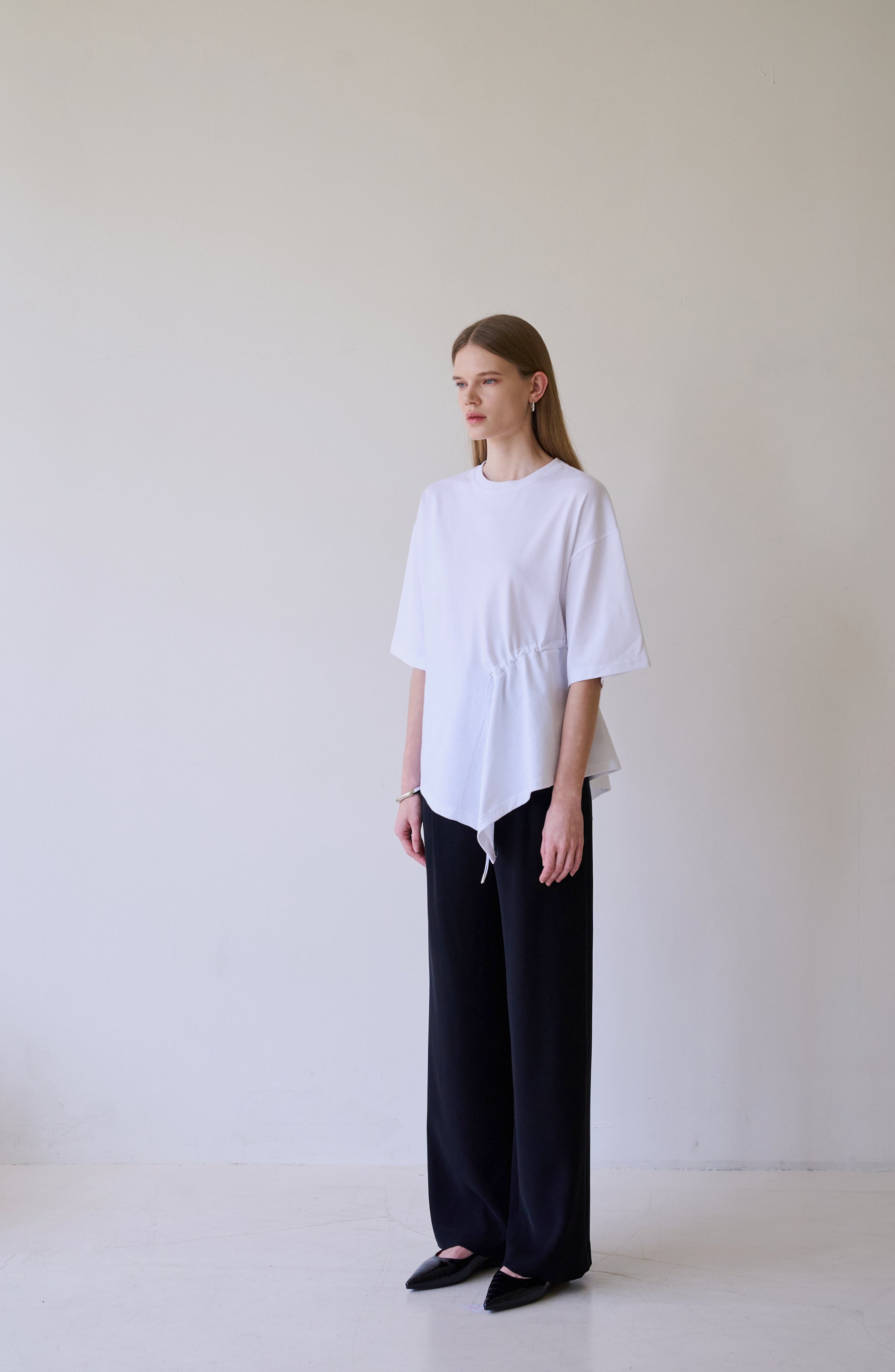 T-SHIRT À CORDON ASYMÉTRIQUE_BLANC