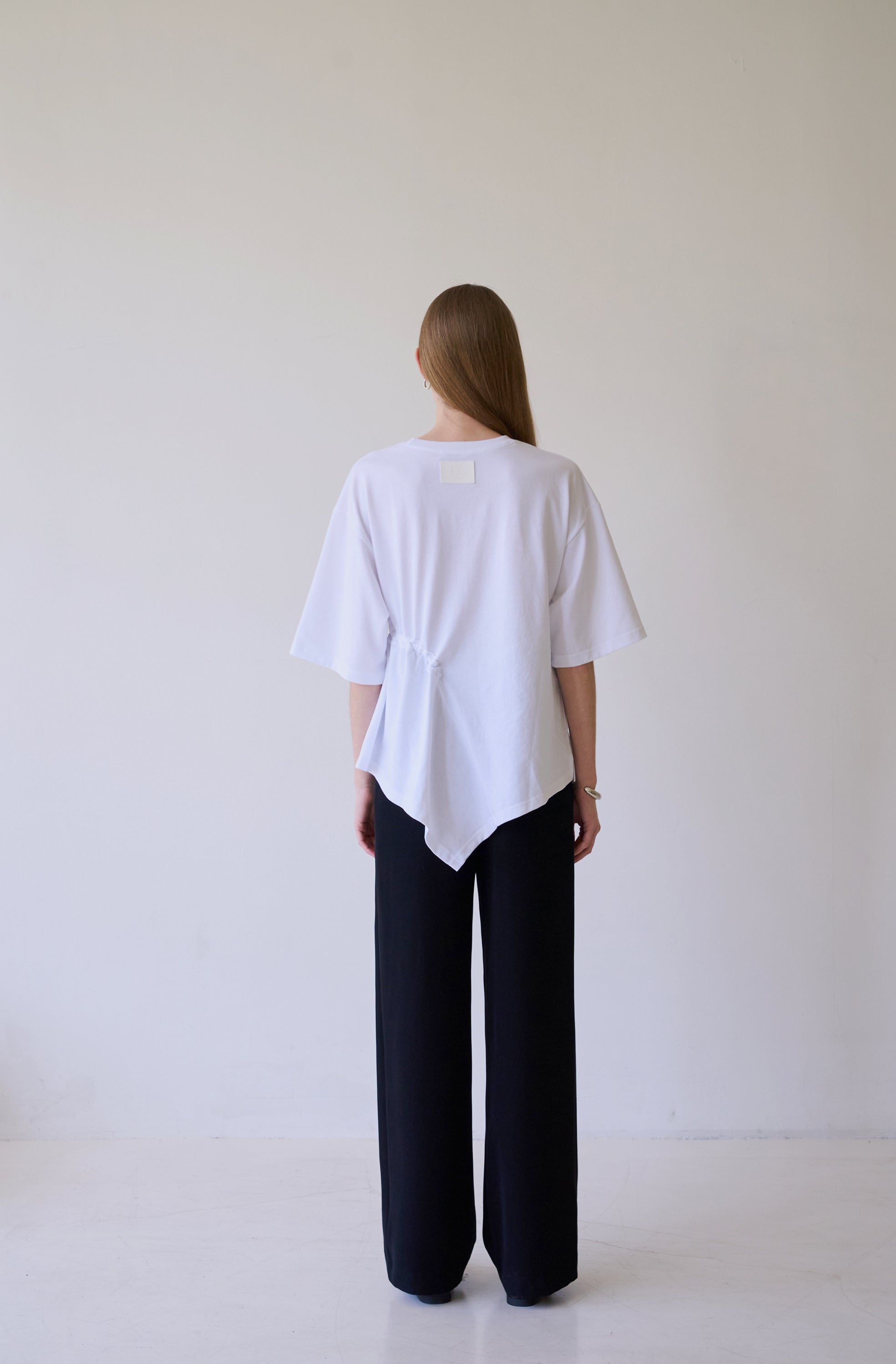 T-SHIRT À CORDON ASYMÉTRIQUE_BLANC
