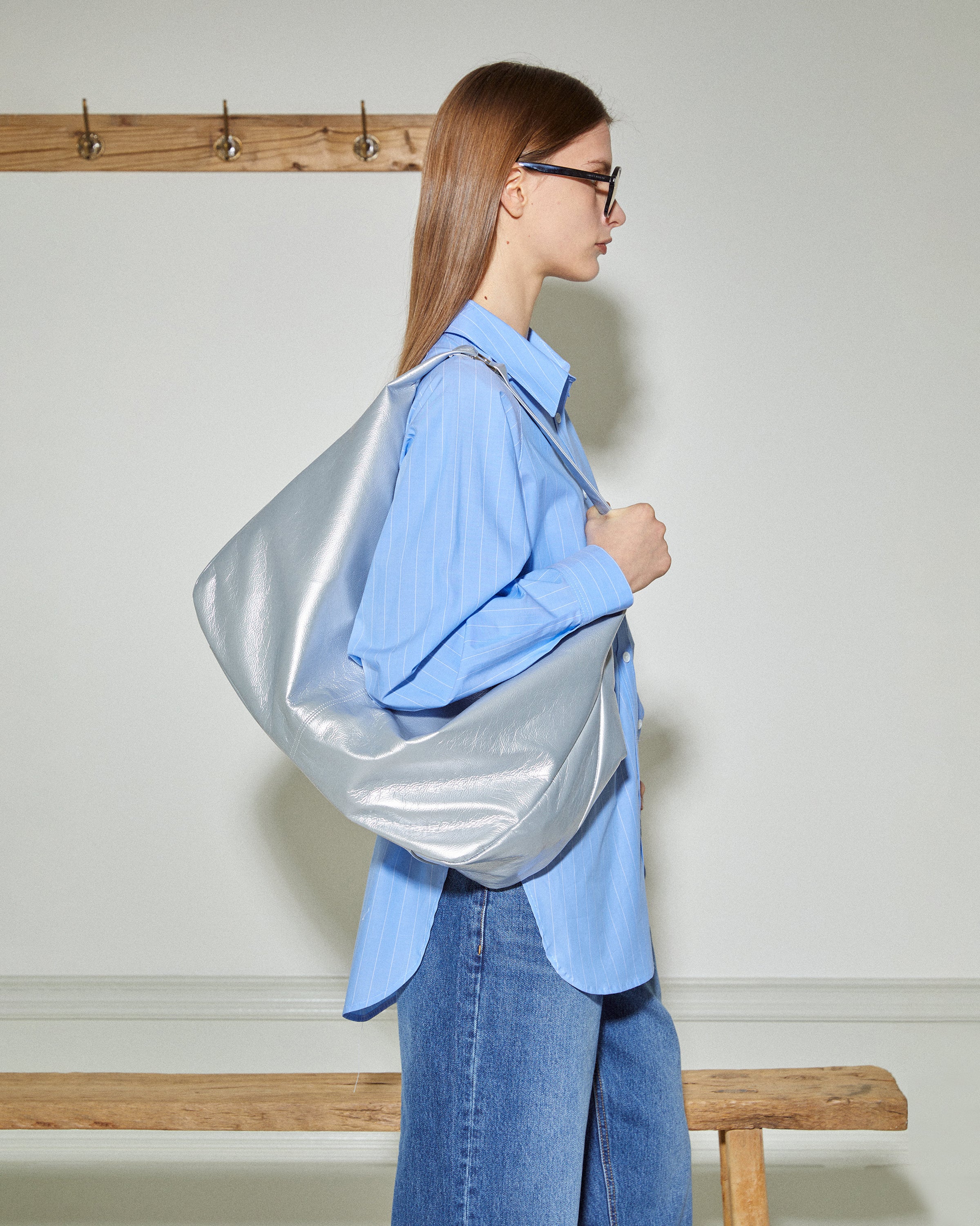WRINKLE SILVER SHOULDER BIG BAG