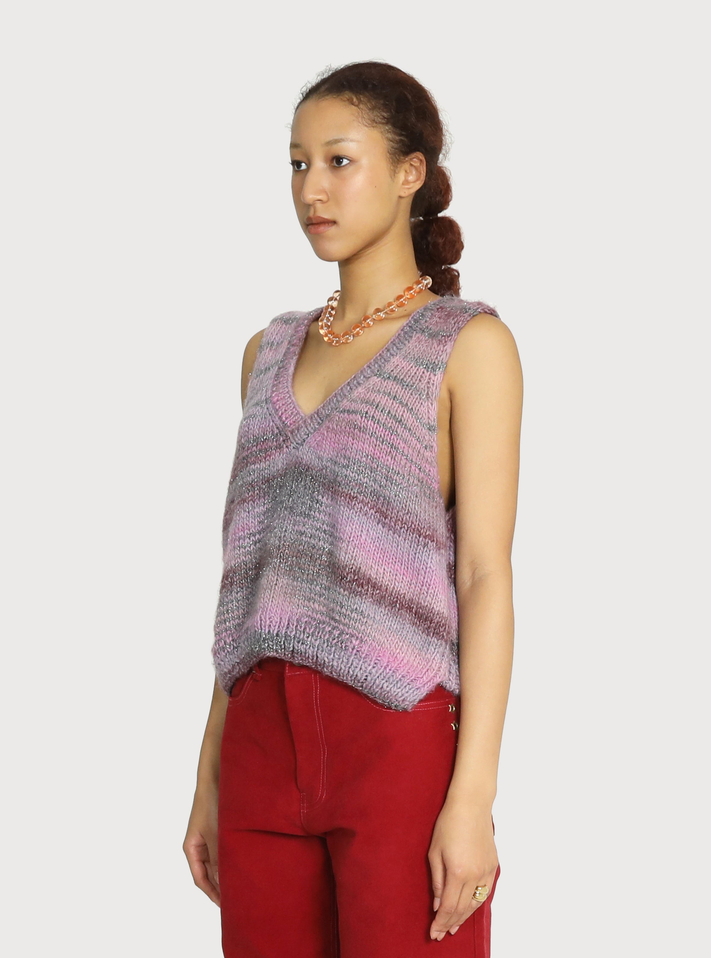PULL COL V FAIT MAIN À RAYURES MÉTALLIQUES_ROSE