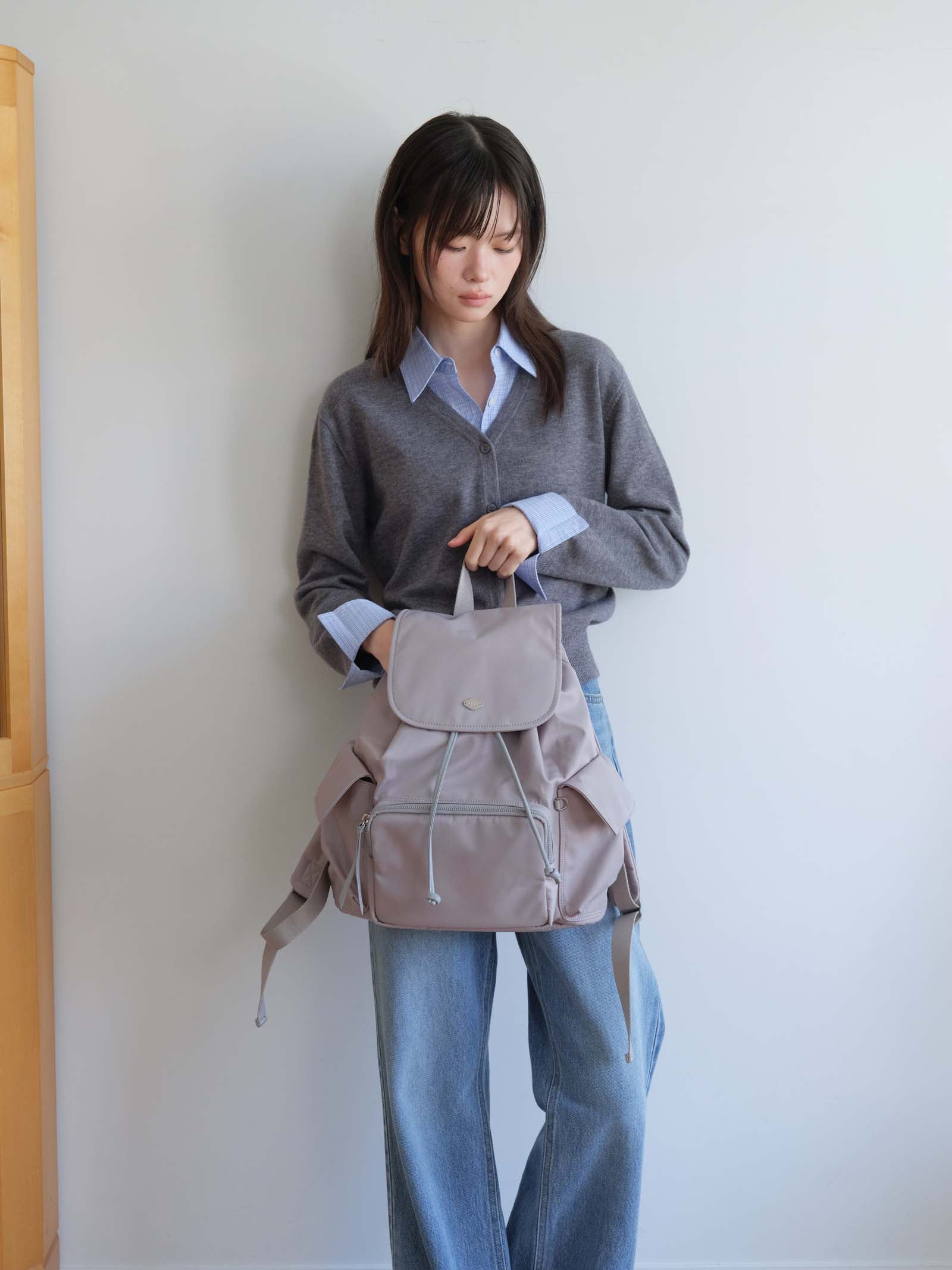 SAC À DOS EN NYLON AVEC POCHES_GRIS CLAIR