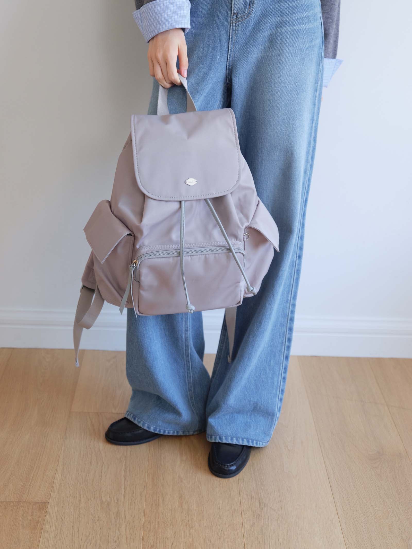 SAC À DOS EN NYLON AVEC POCHES_GRIS CLAIR
