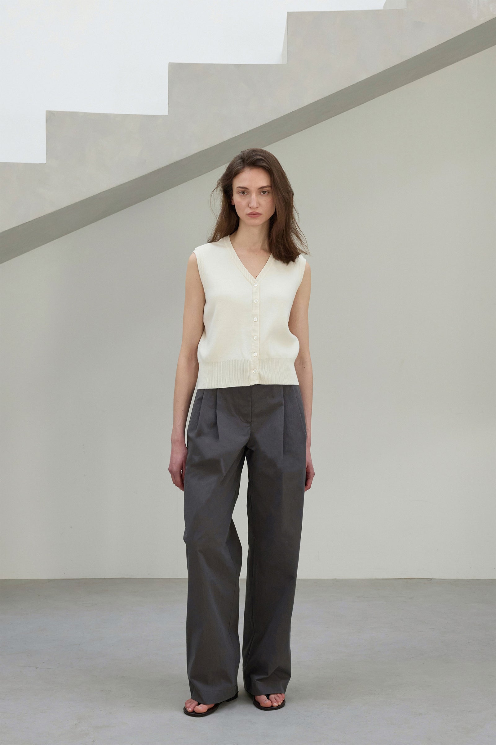 DEIN V NECK KNIT VEST_IVOIRE