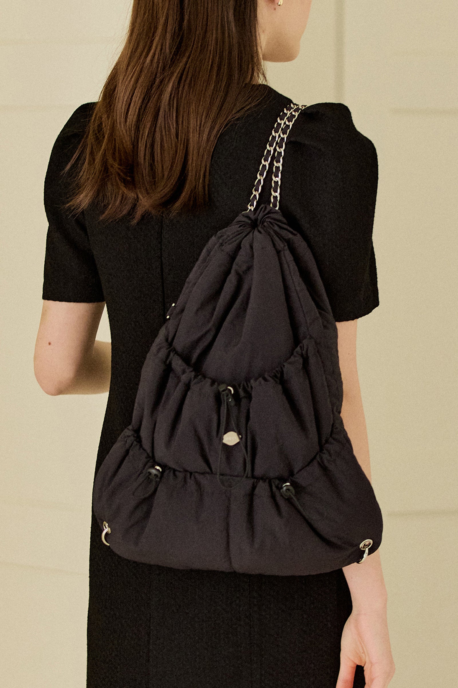 RIBBON CHAIN BACKPACK_BLACK