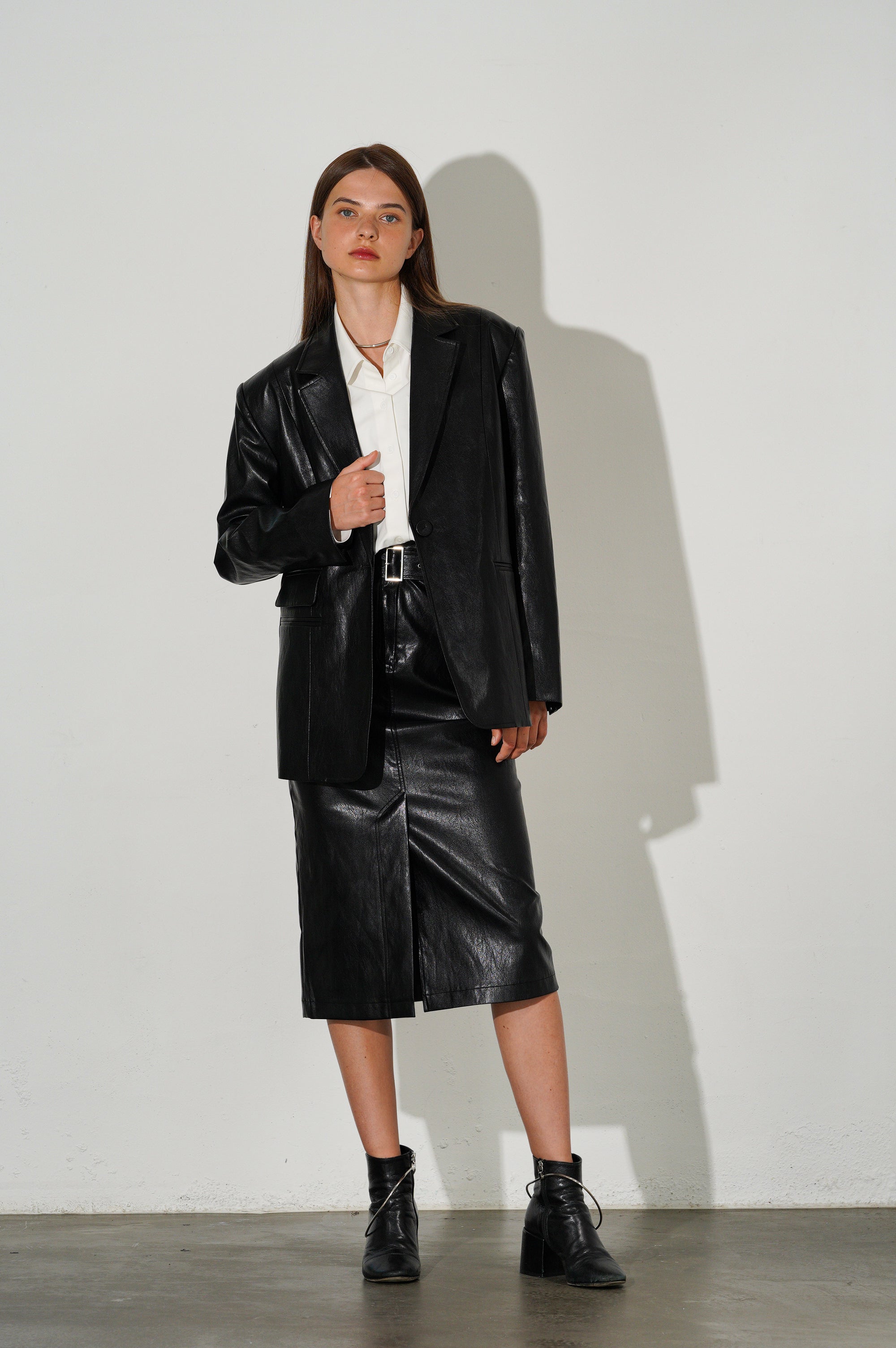 JUPE TAILLE HAUTE EN SIMILI CUIR_NOIR