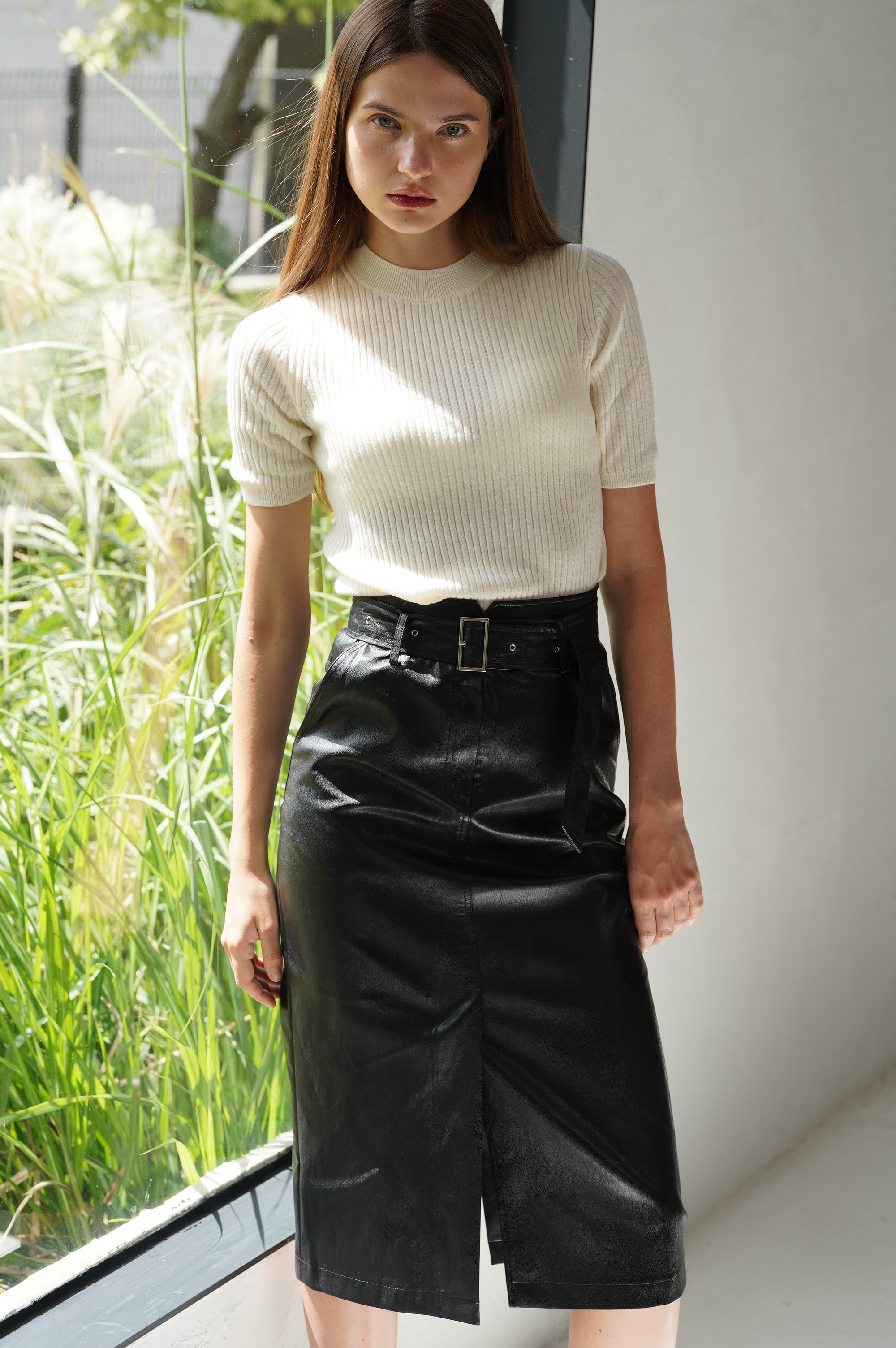 JUPE TAILLE HAUTE EN SIMILI CUIR_NOIR