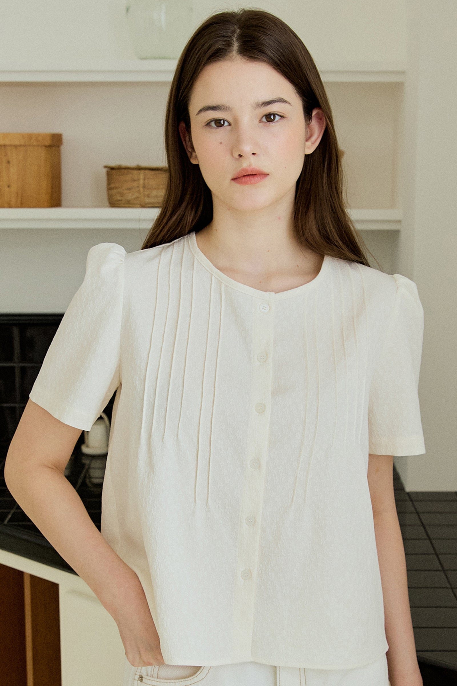 TUCKED FLOWER SHIRT_IVORY