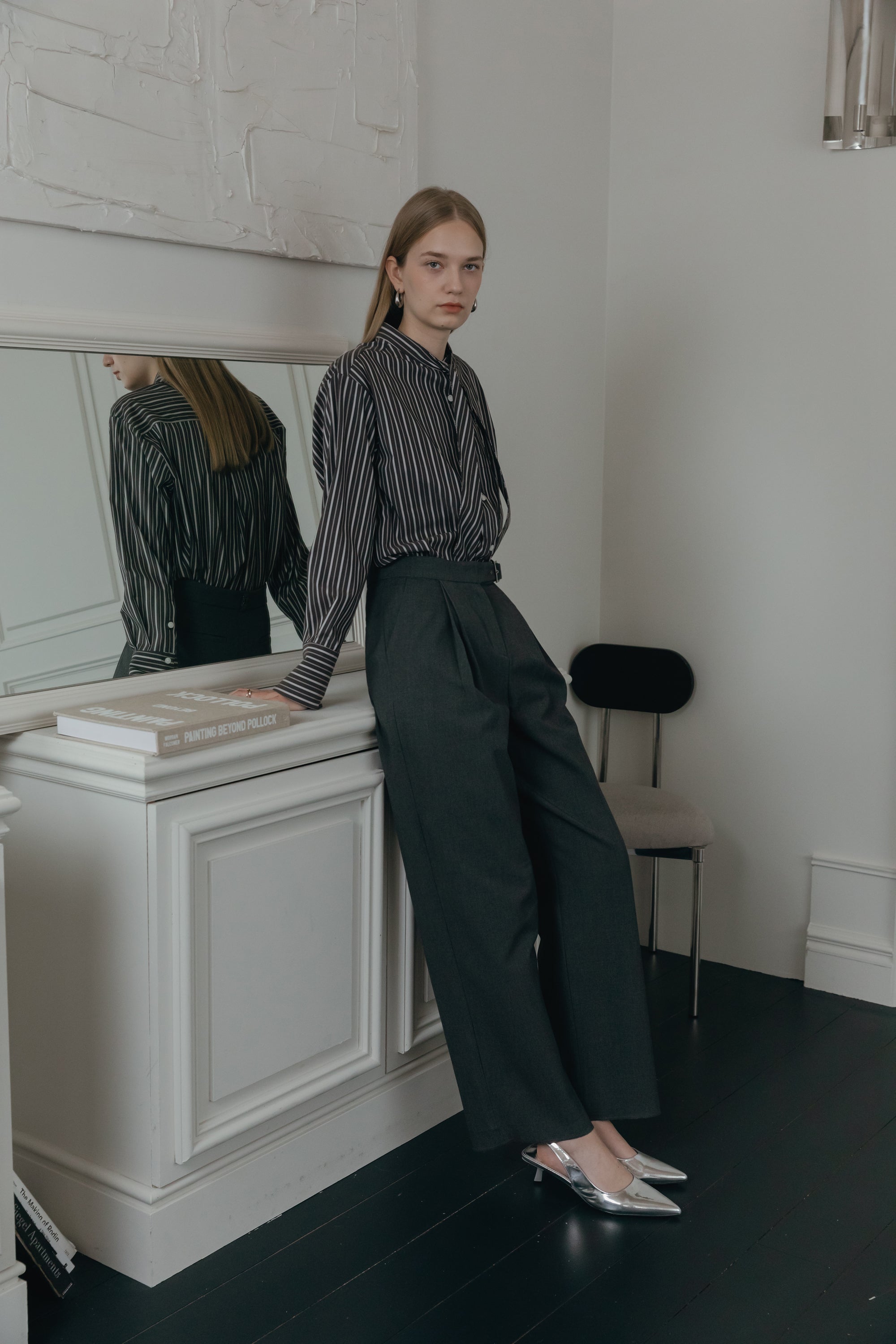 PANTALON À DOUBLE PINCES ET CEINTURE LARGE_CHARBON