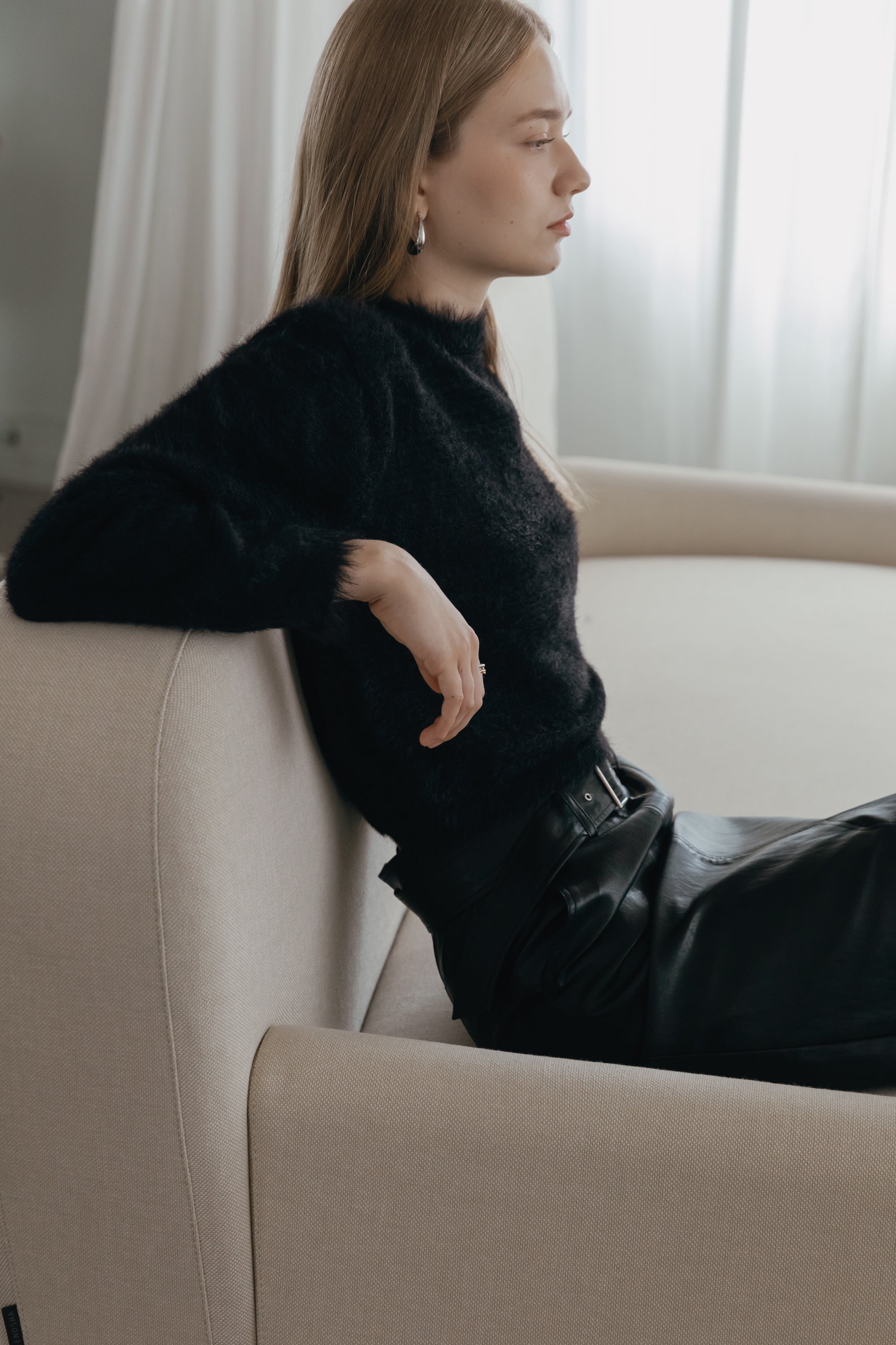 PULL DOUX À POILS LONGS_NOIR