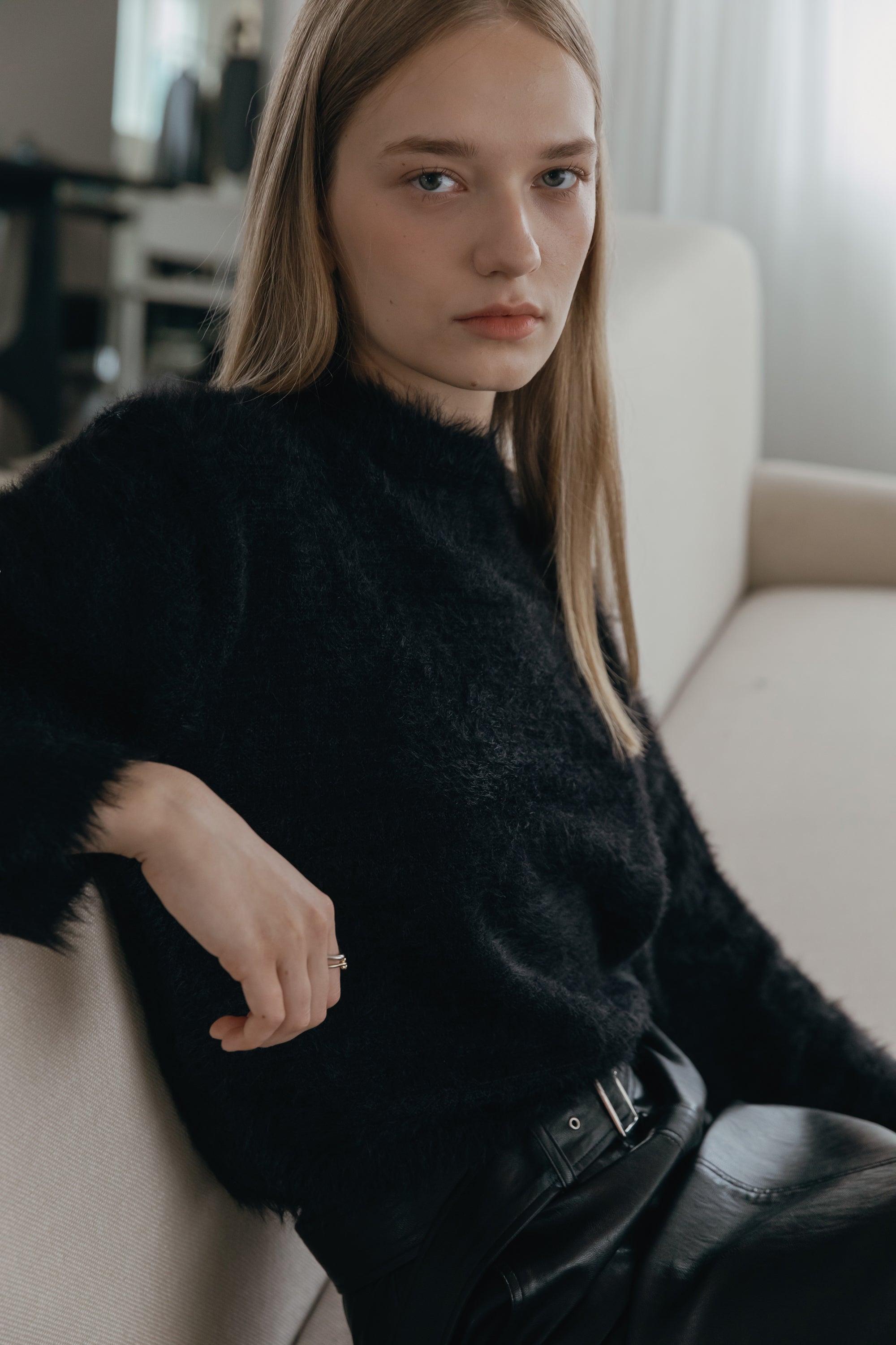 PULL DOUX À POILS LONGS_NOIR