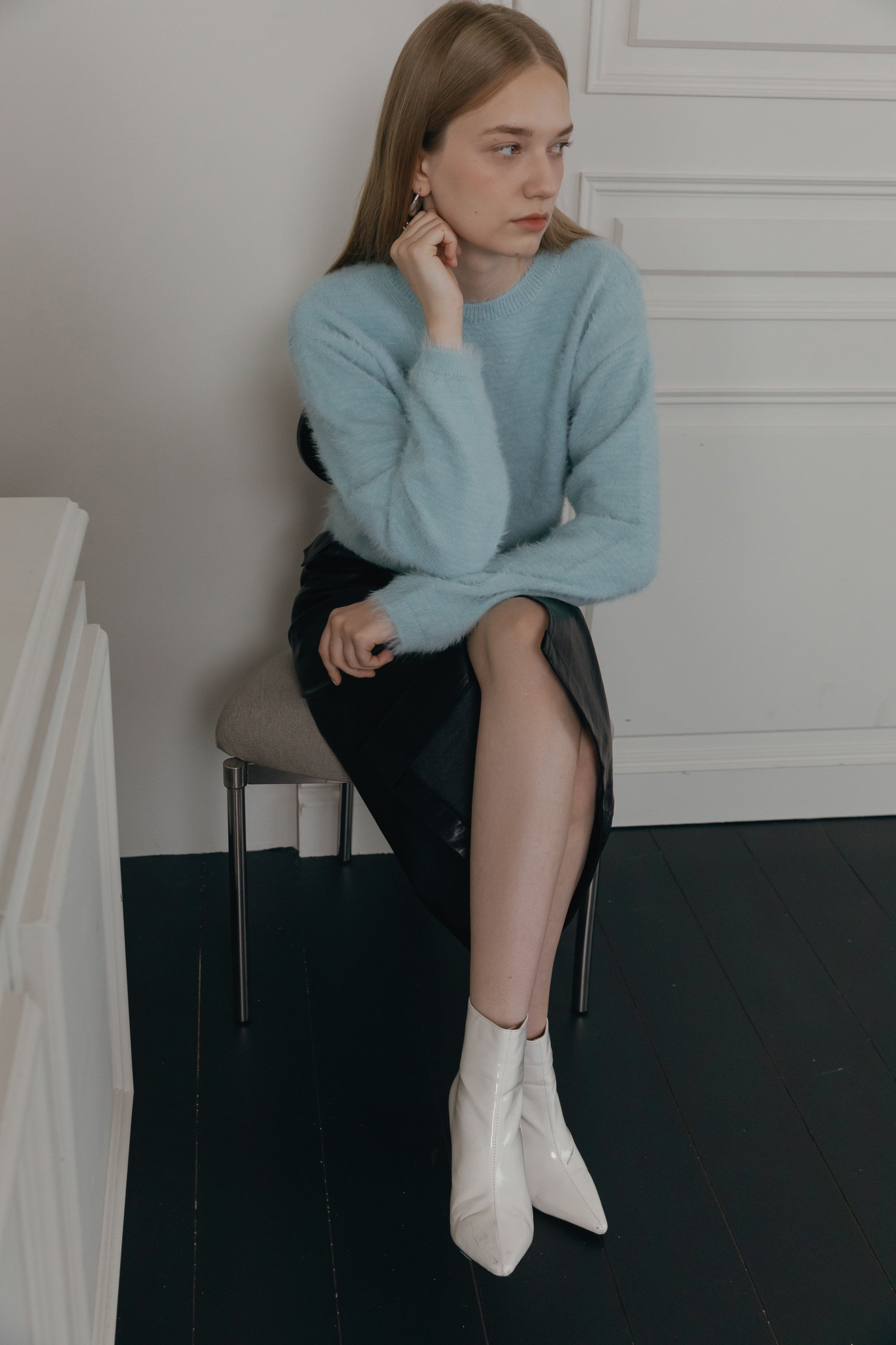 PULL DOUX À POILS LONGS_BLEU CIEL