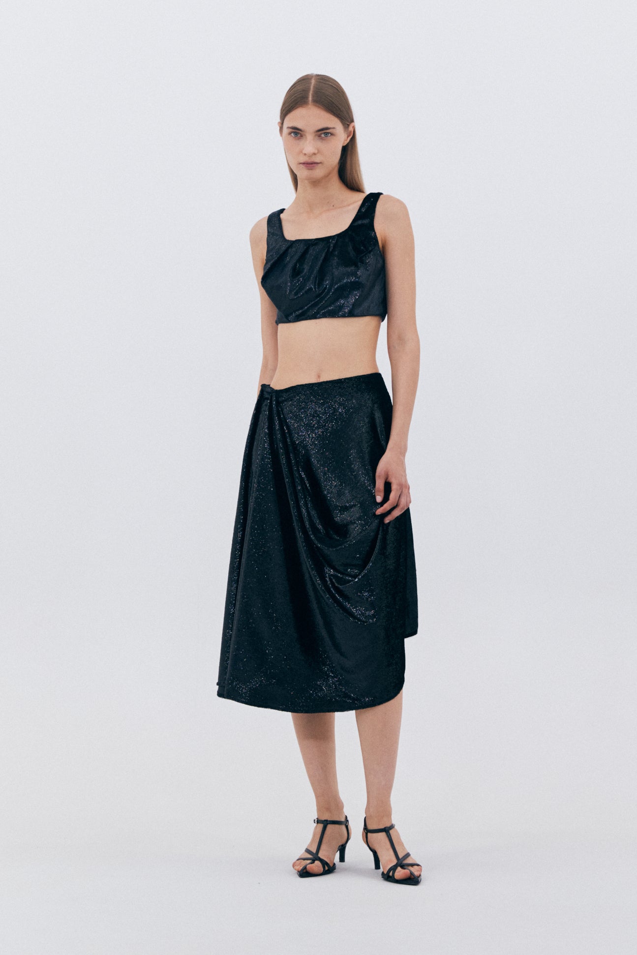 GLOSSY TUCK DETAIL TOP_BLACK