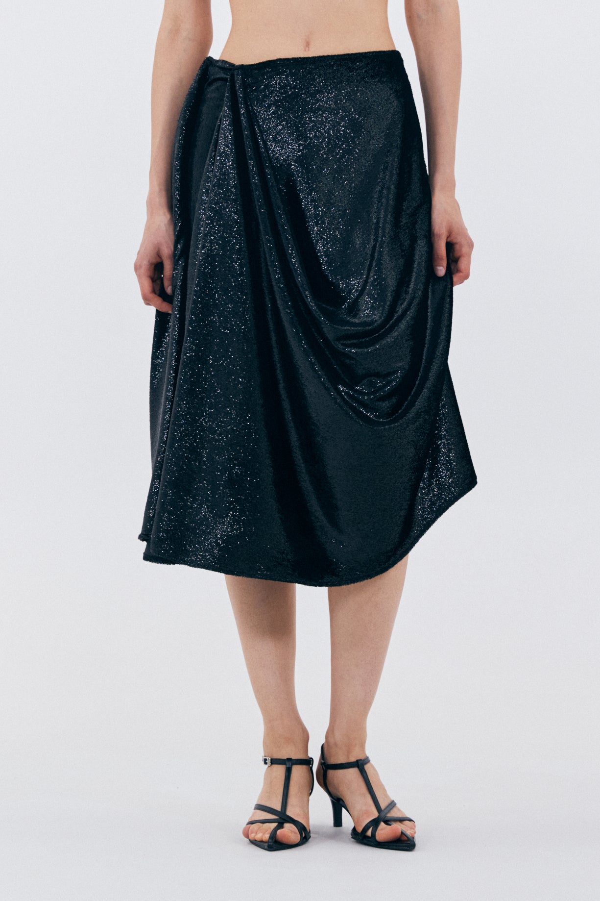 COWL DRAPE GLOSSY SKIRT_BLACK