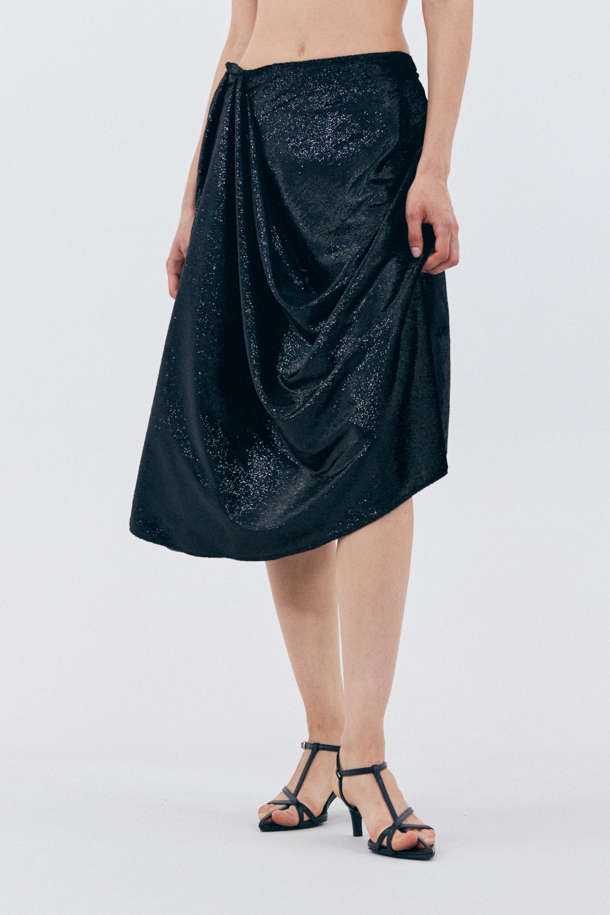 COWL DRAPE GLOSSY SKIRT_BLACK