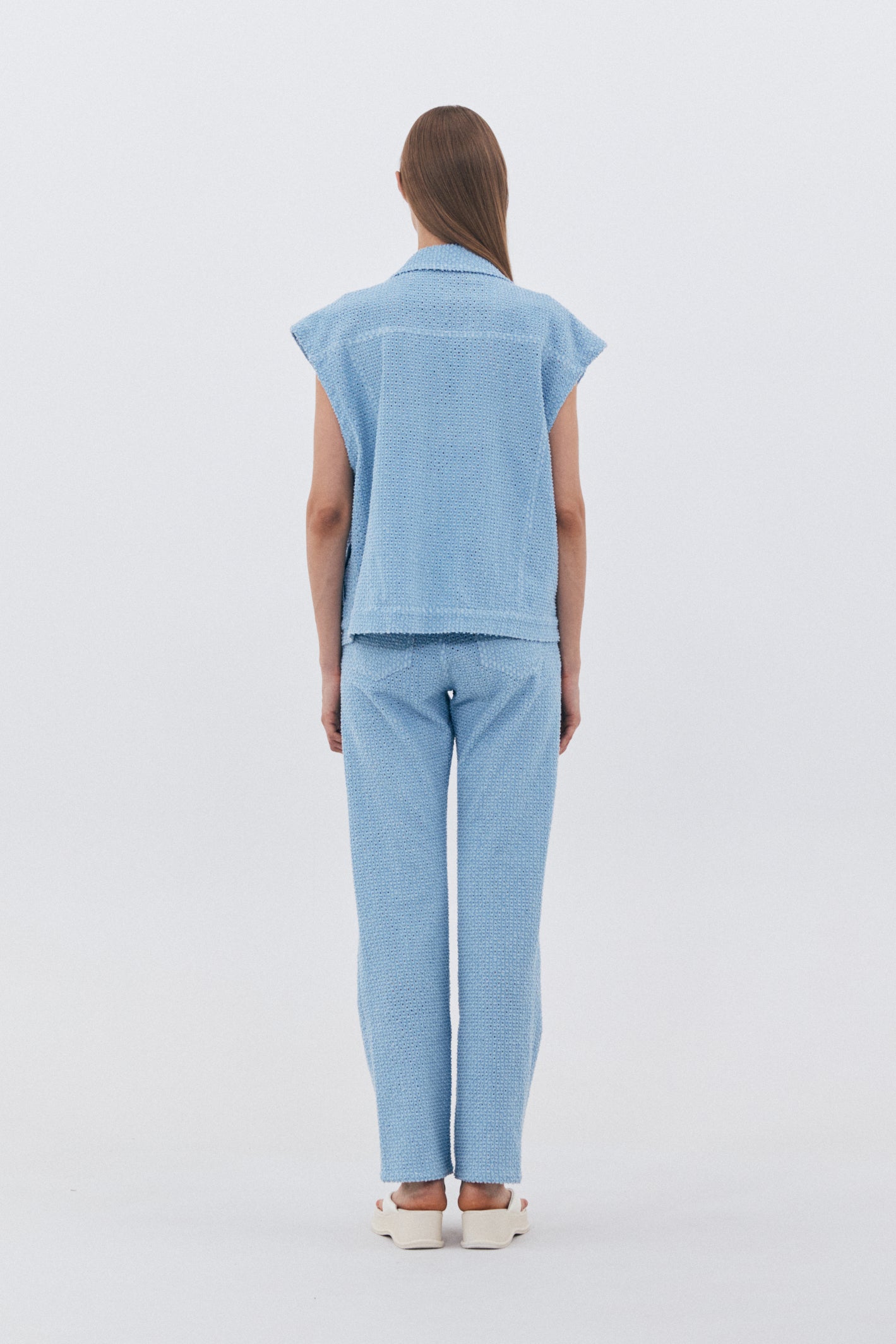 SLEEVELESS DENIM JACKET_BLUE