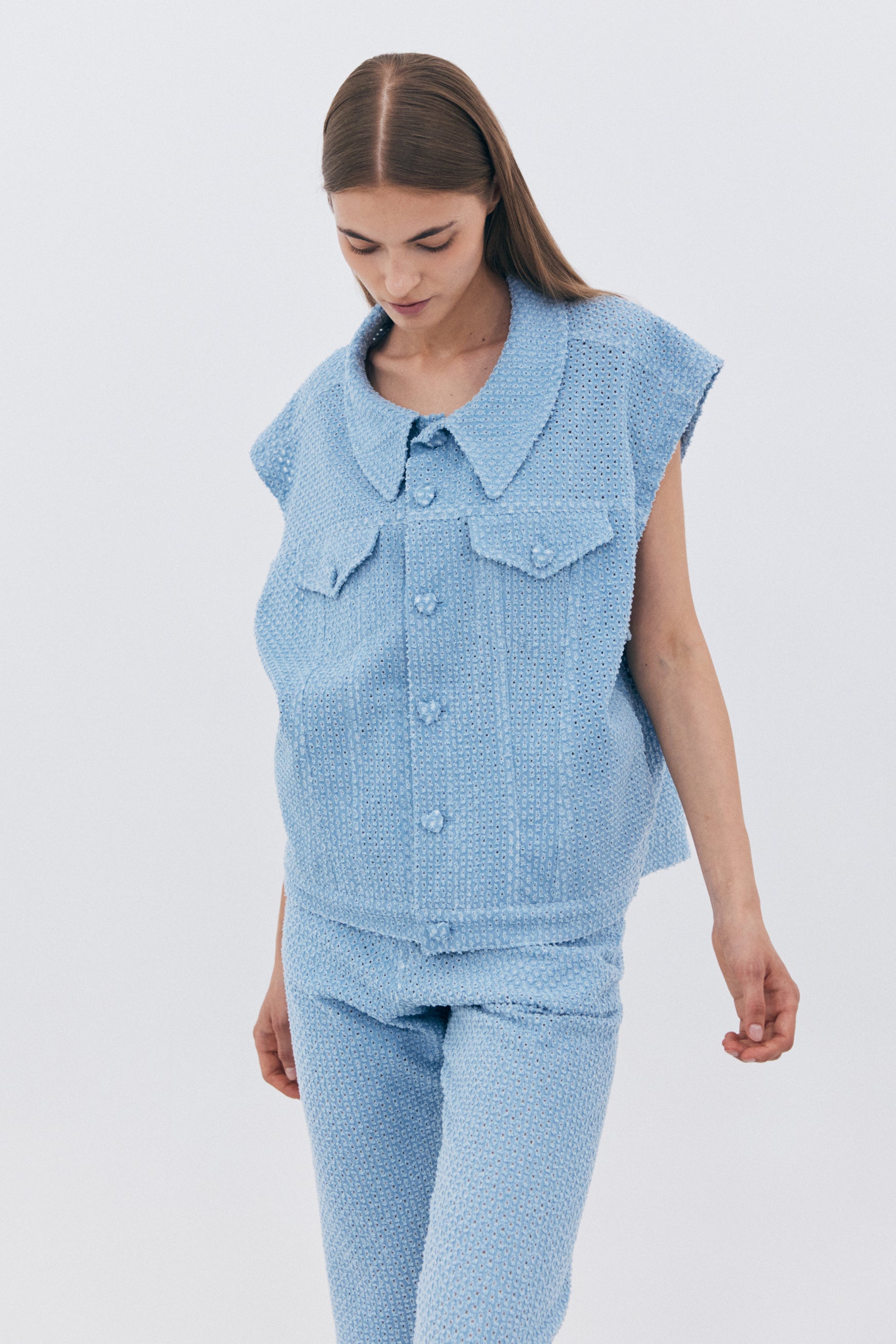 SLEEVELESS DENIM JACKET_BLUE