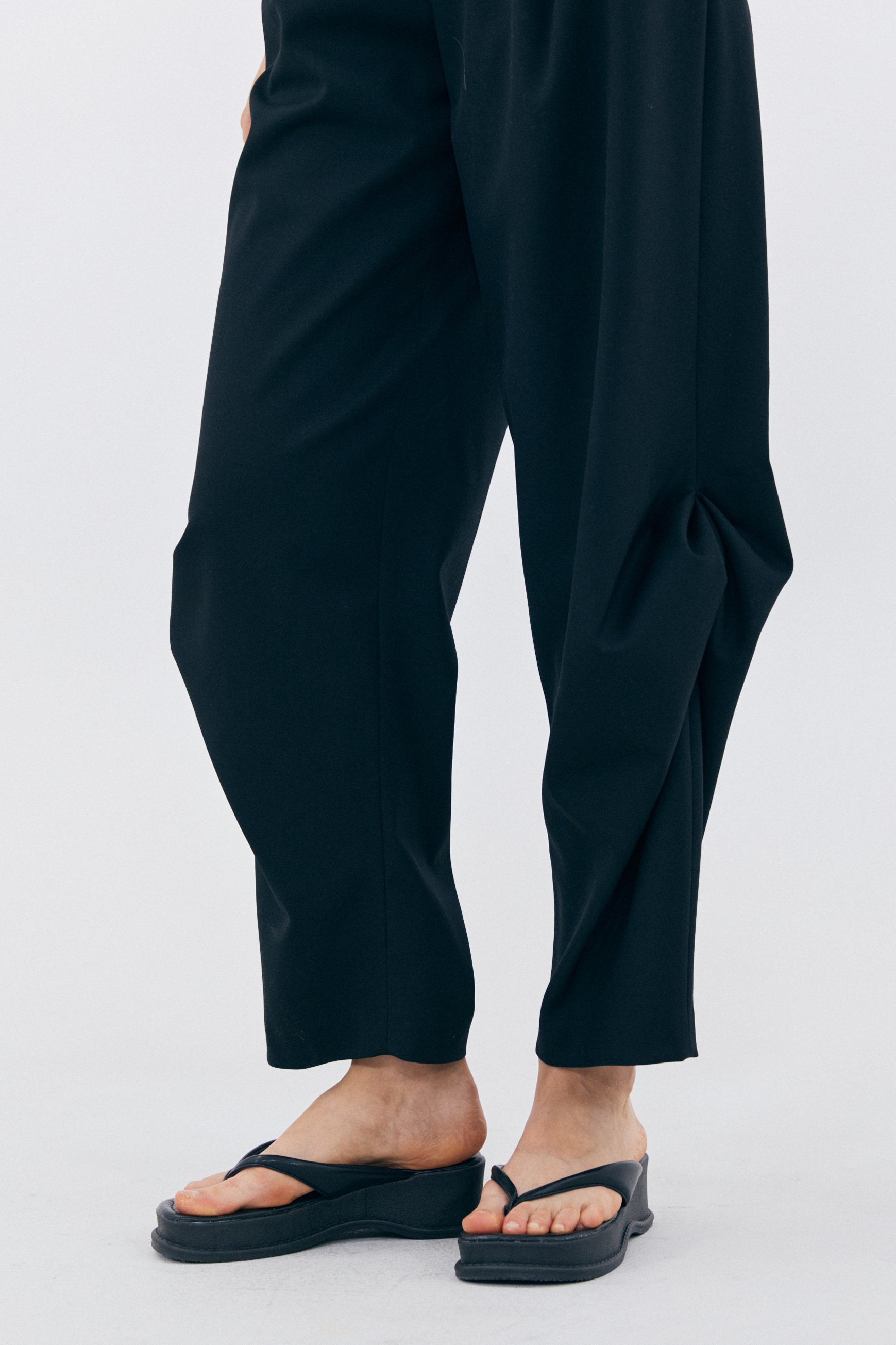 SEAM DETAILED TROUSERS_BLACK