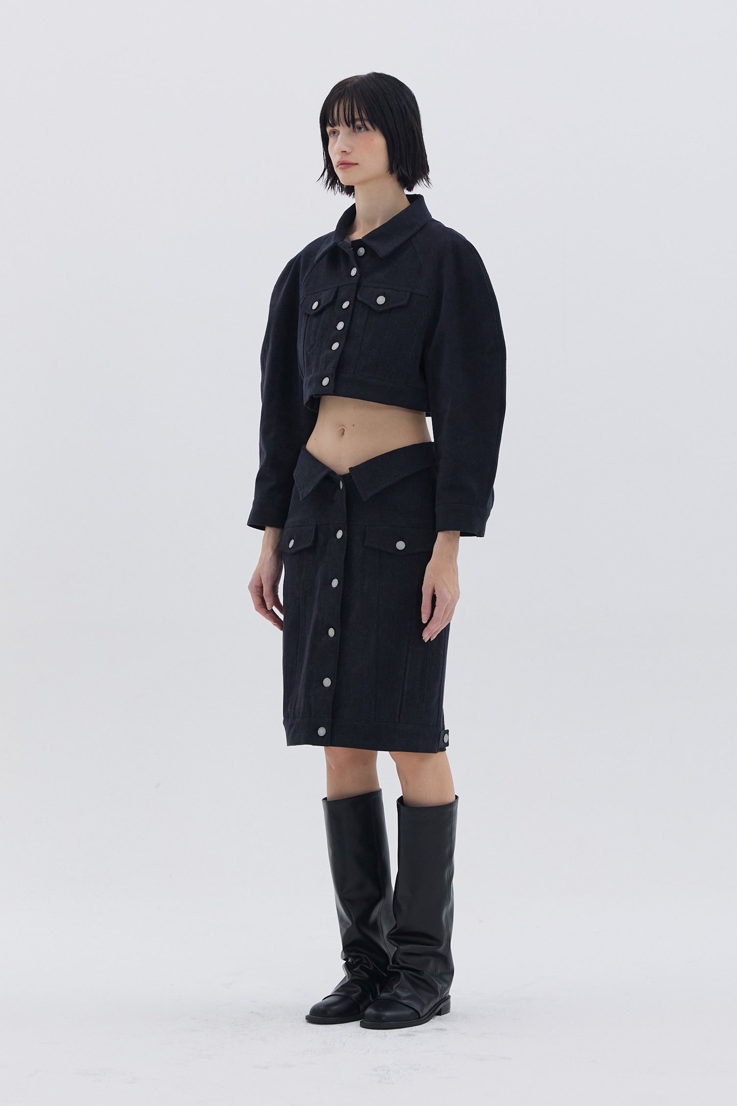 VESTE EN DENIM COURTE À MANCHES RAGLAN_NOIR