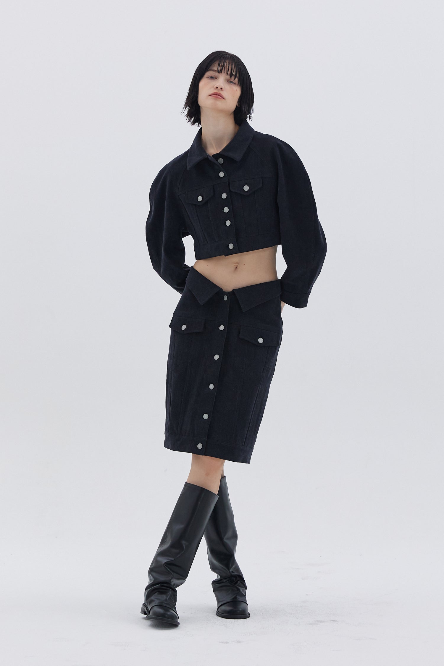 VESTE EN DENIM COURTE À MANCHES RAGLAN_NOIR