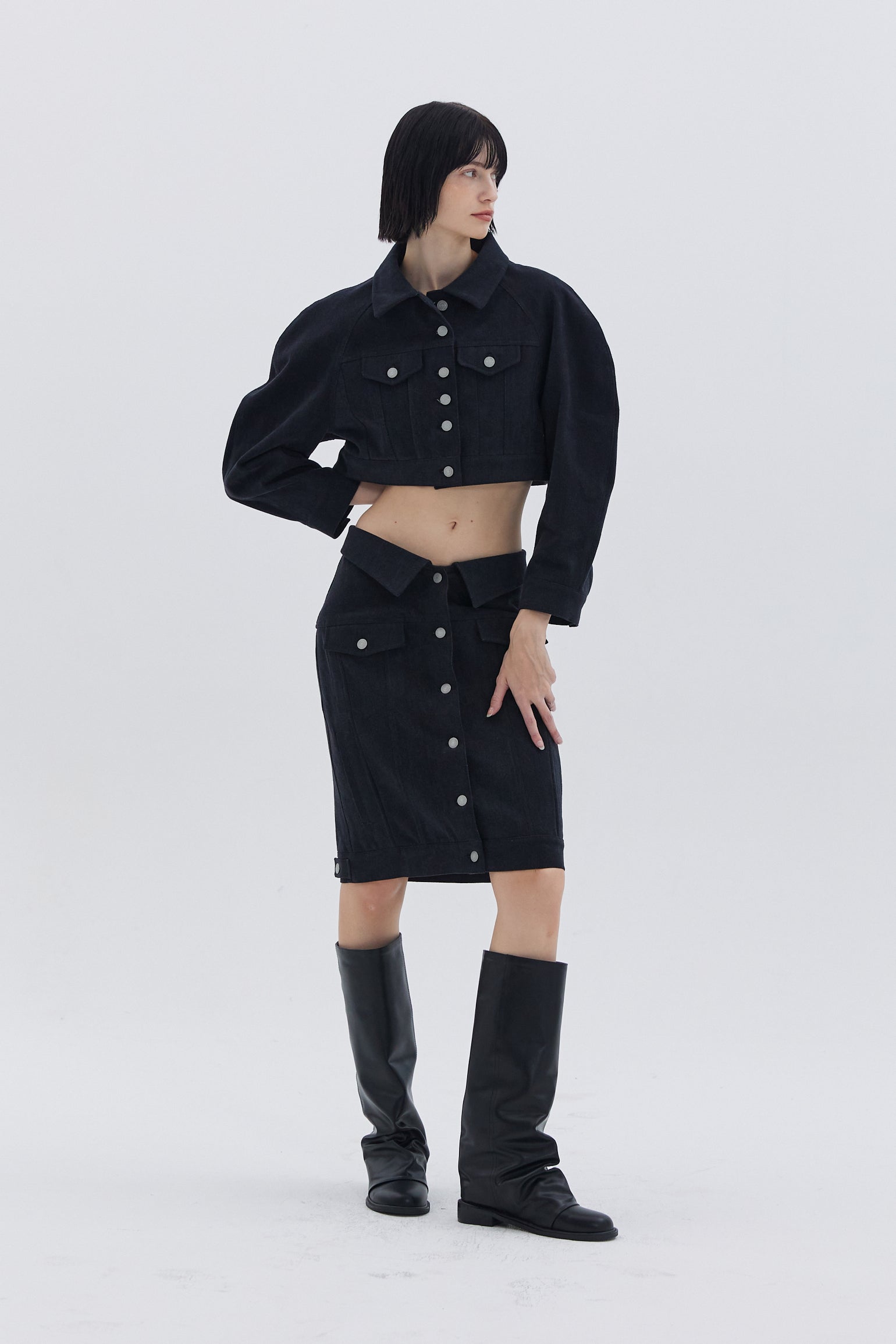 VESTE EN DENIM COURTE À MANCHES RAGLAN_NOIR