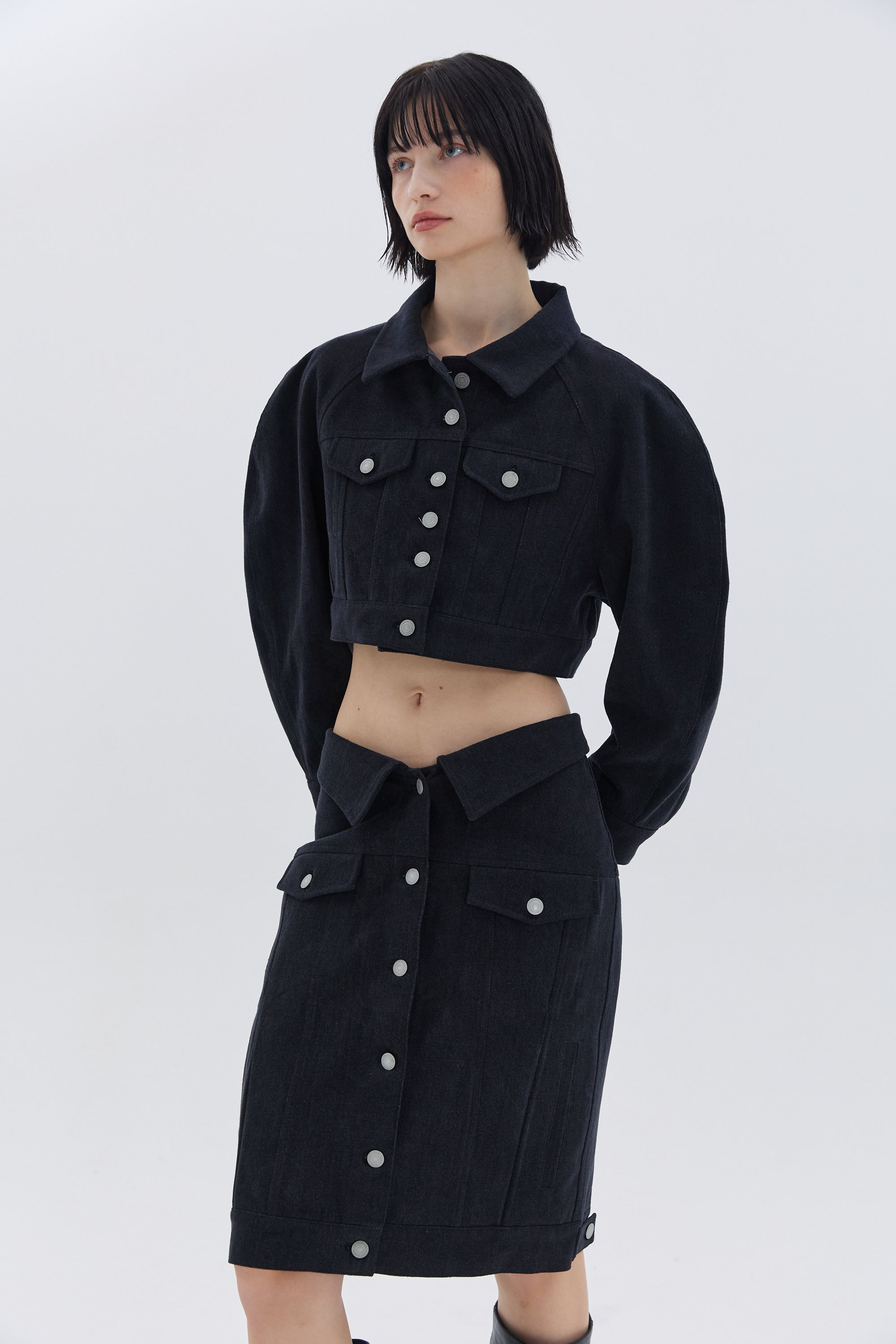 VESTE EN DENIM COURTE À MANCHES RAGLAN_NOIR