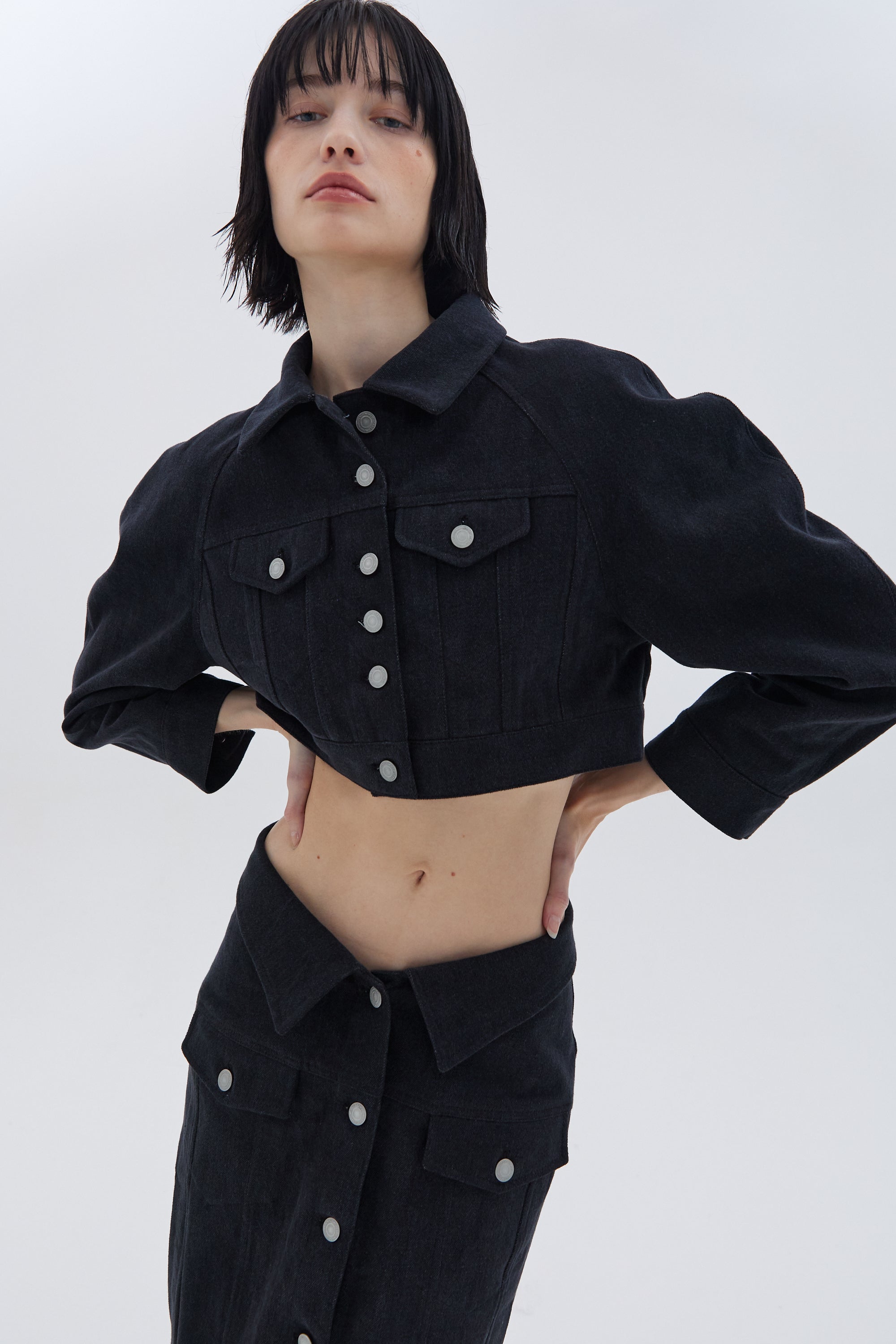 VESTE EN DENIM COURTE À MANCHES RAGLAN_NOIR