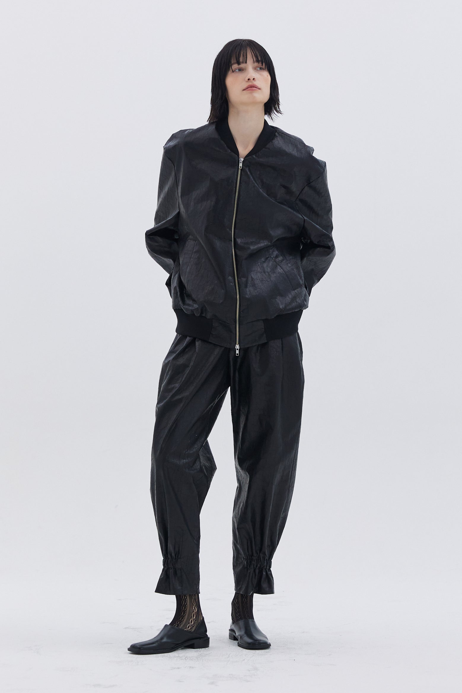 BOMBER EN CUIR CRAQUELÉ_NOIR