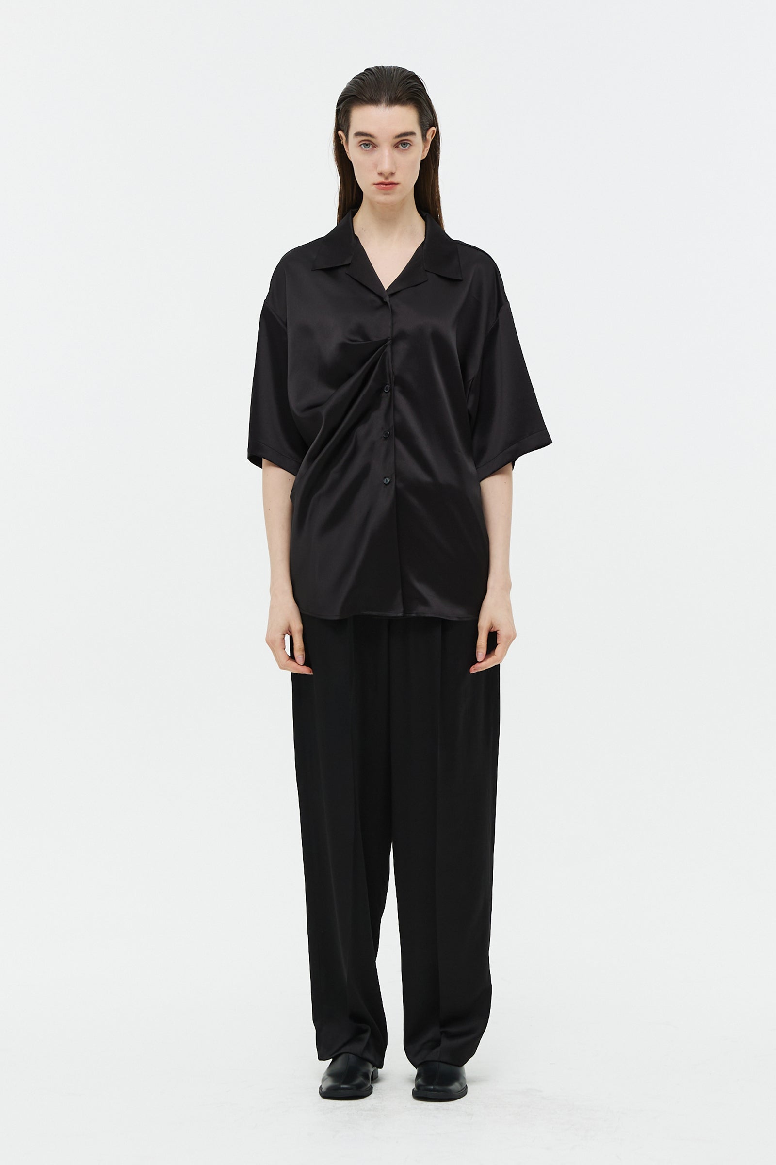 SATIN FRONT TUCK HALF SHIRT_BLACK