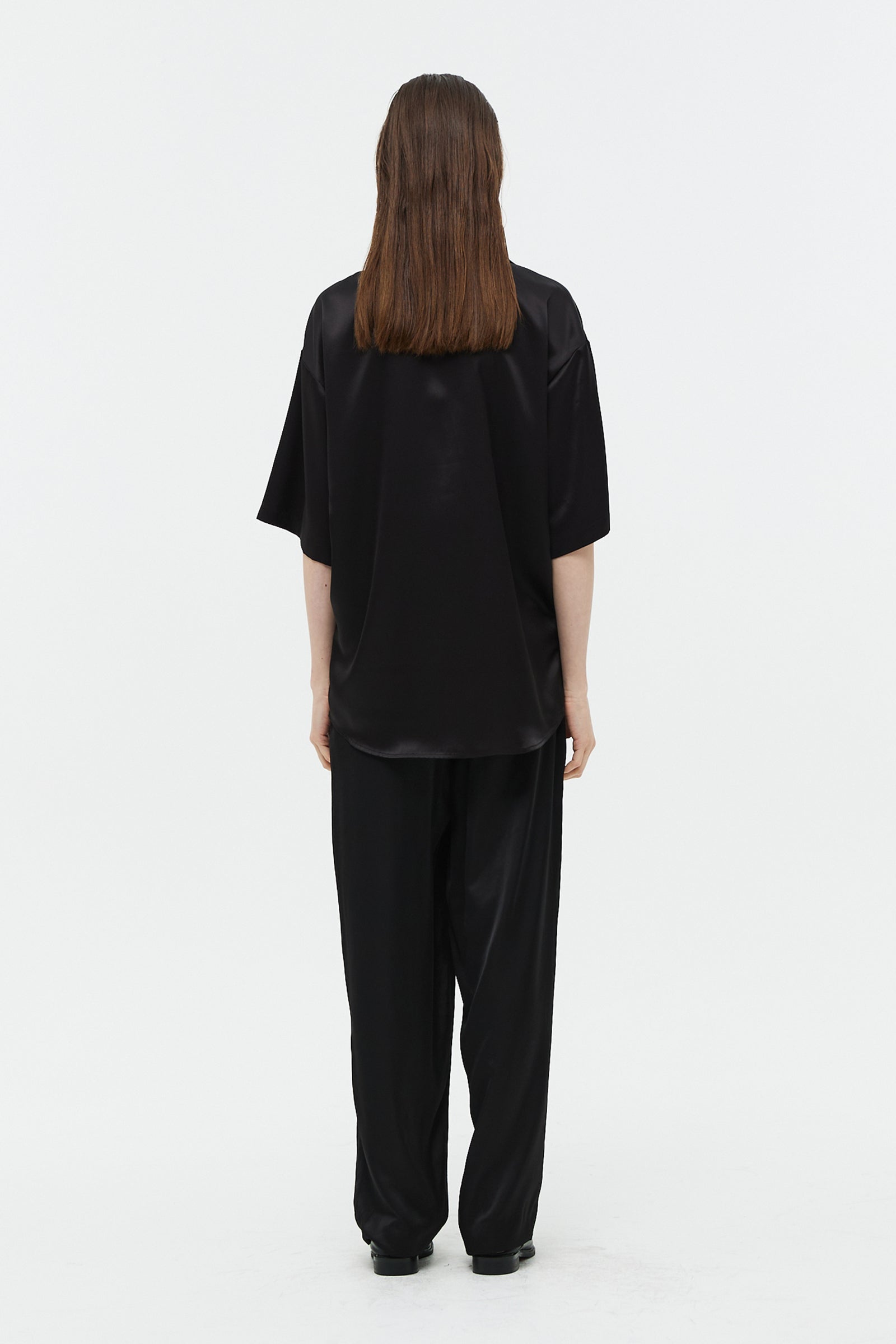 SATIN FRONT TUCK HALF SHIRT_BLACK