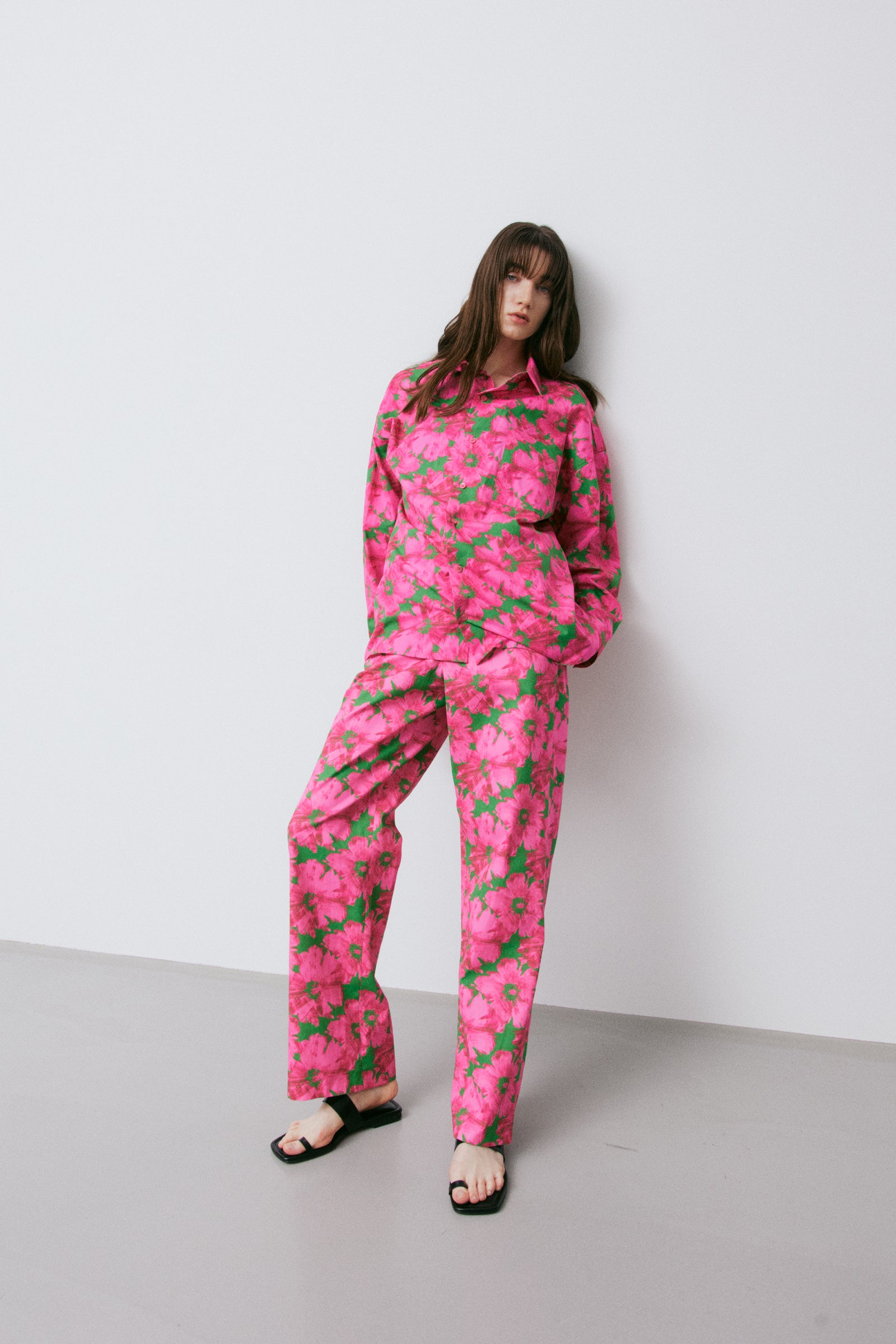 PANTALON CHINO FLEURI EN COTON_ROSE
