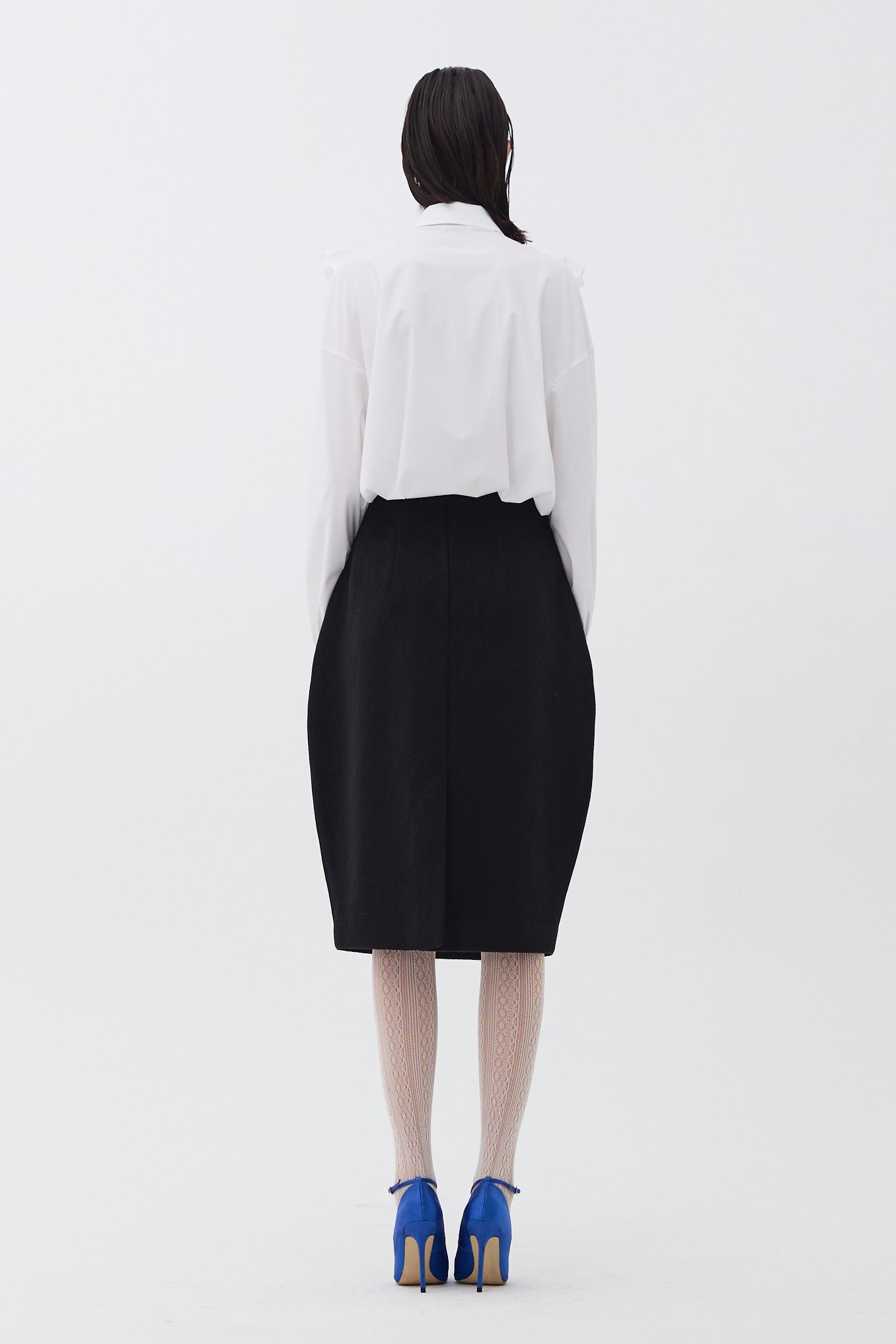 ROUNDED-FRONT SKIRT_BLACK