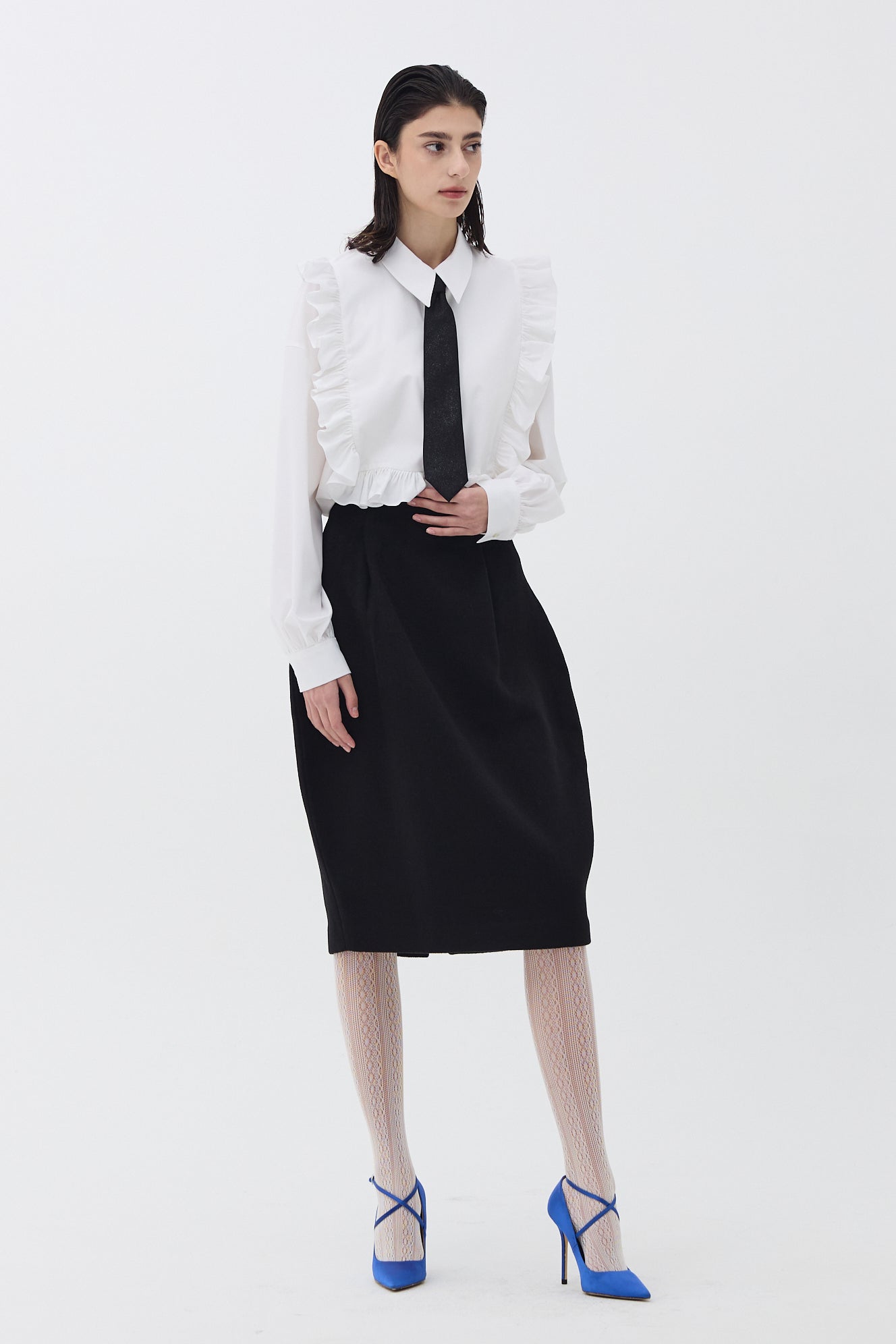 ROUNDED-FRONT SKIRT_BLACK