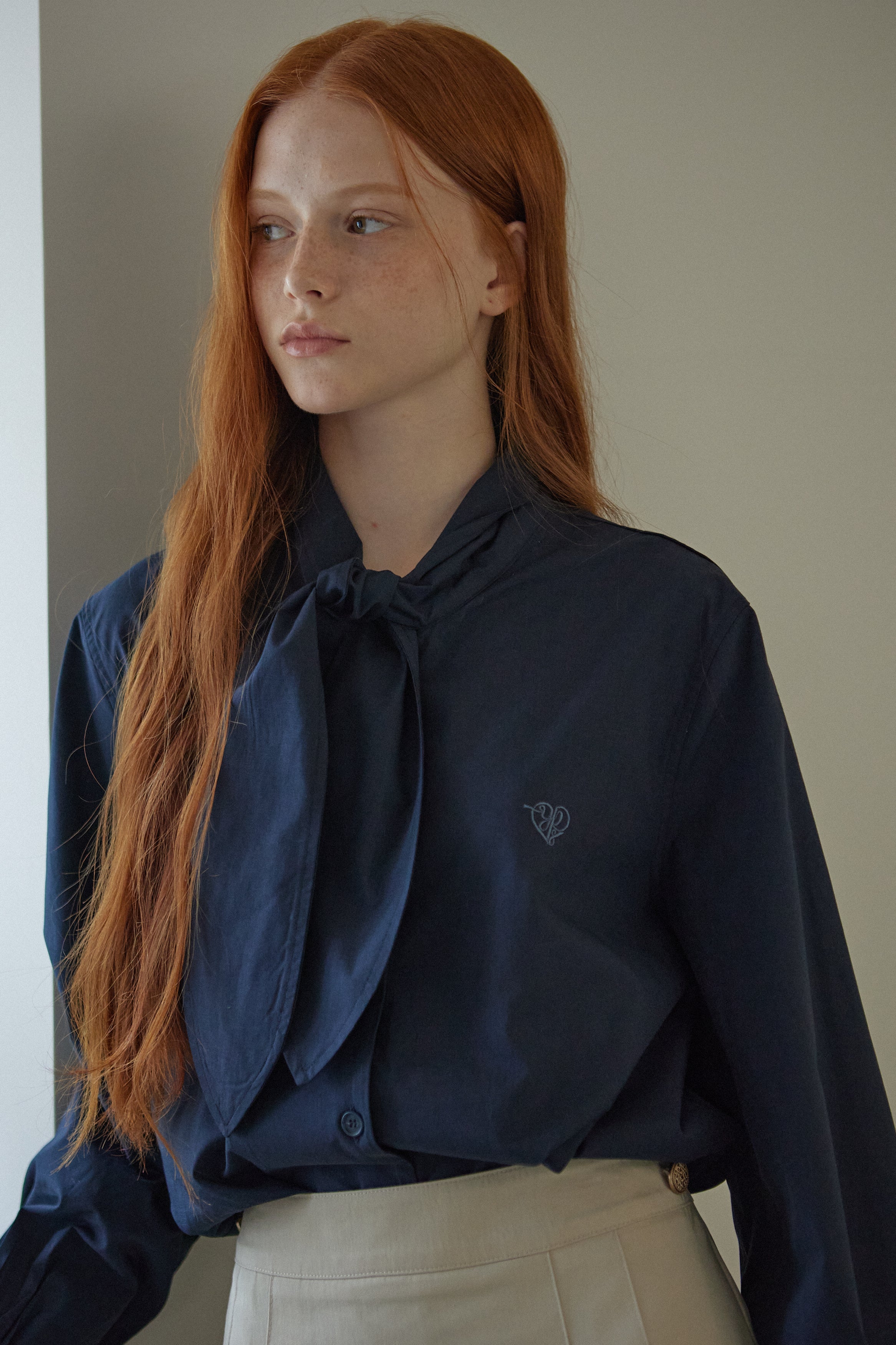 CHEMISE EN COTON AVEC NŒUD_BLEU MARINE