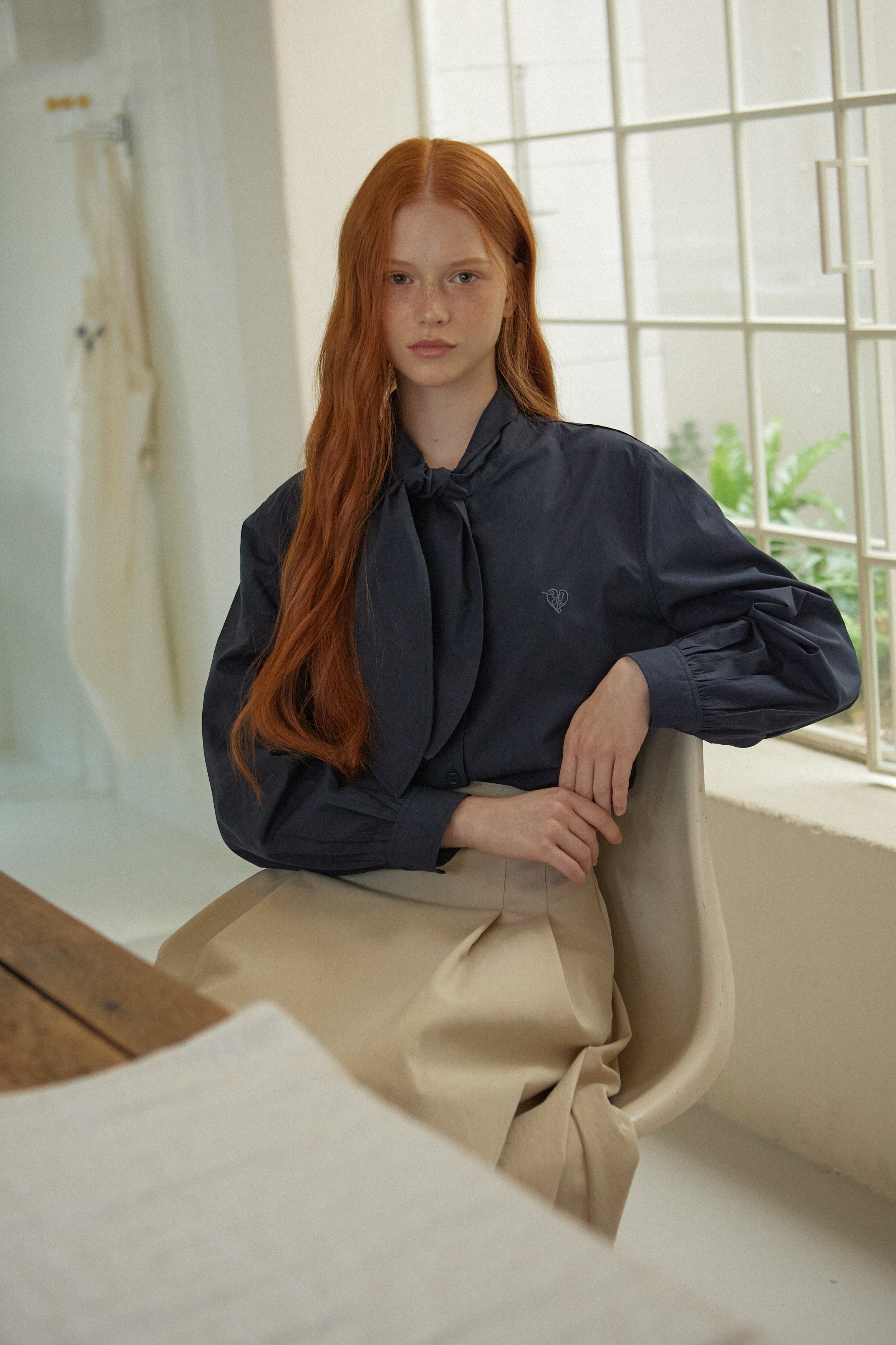 CHEMISE EN COTON AVEC NŒUD_BLEU MARINE