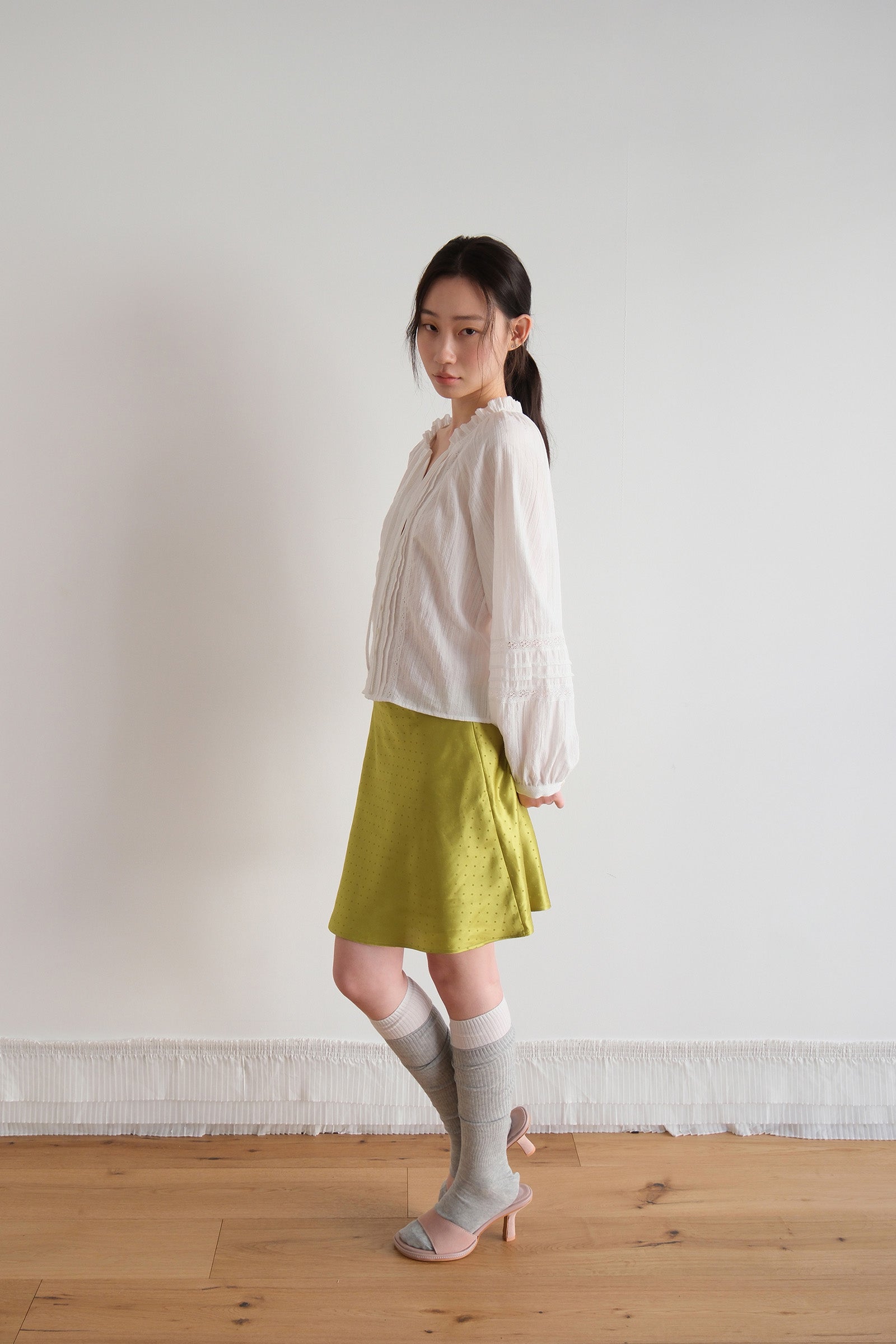 MOUI SATIN DOT MIDI SKIRT_OLIVE
