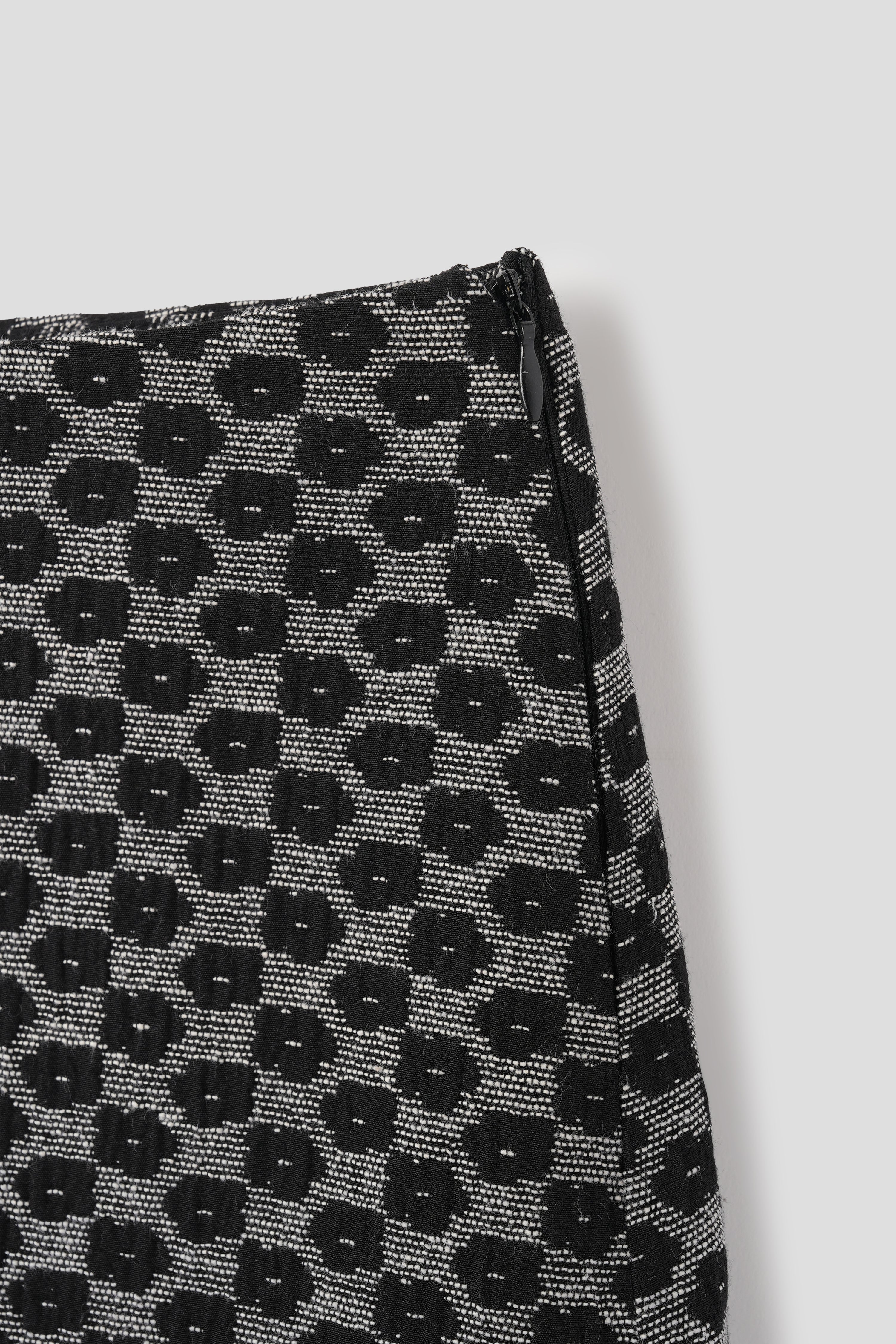 JACQUARD FLOWER SKIRT_BLACK