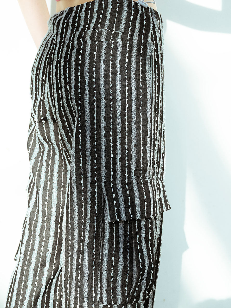 JEAN PARACHUTE EN DENTELLE_NOIR