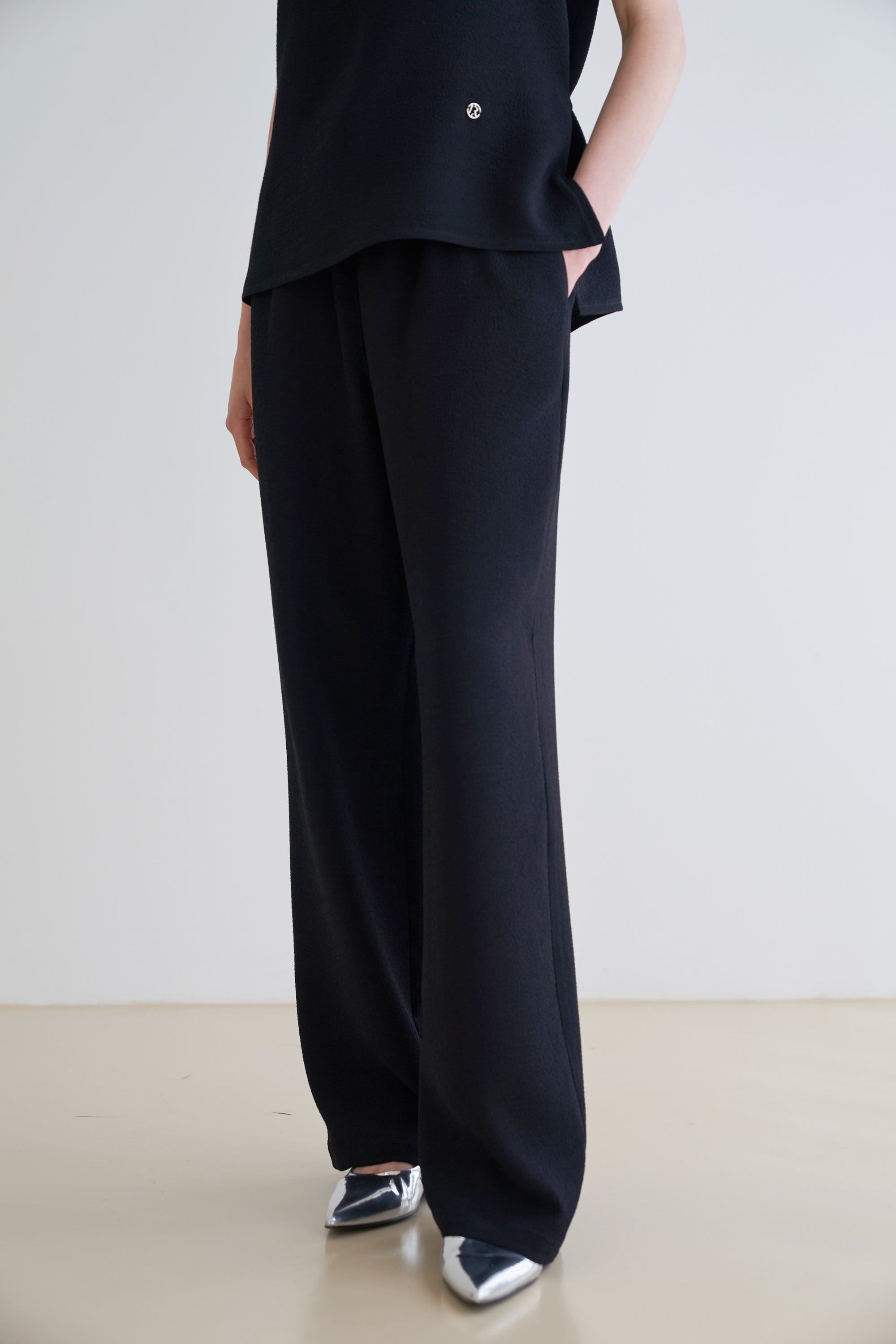 PANTALON ÉLASTIQUÉ À PLIS_NOIR