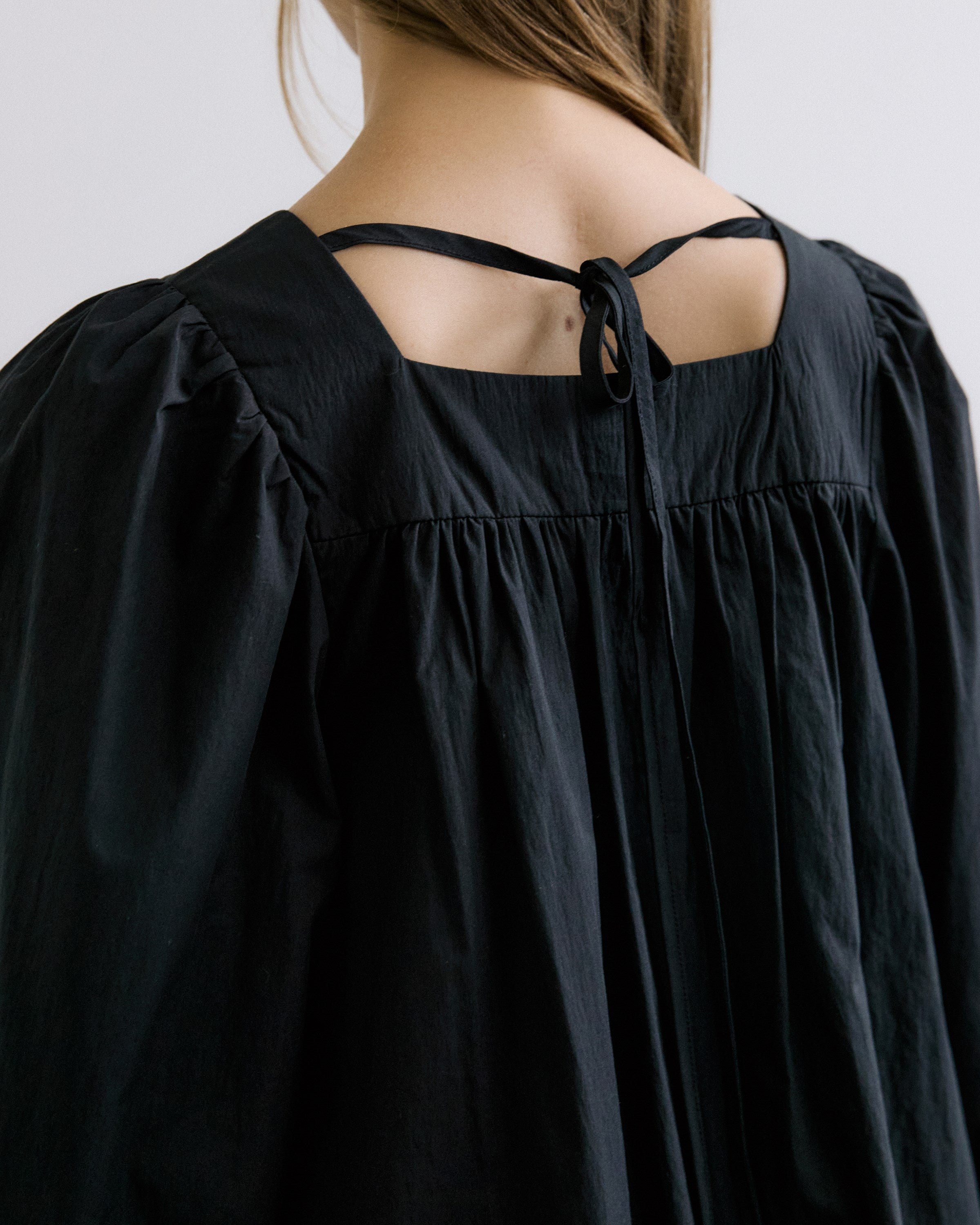 SQUARE NECK BALLOON BLOUSE_BLACK
