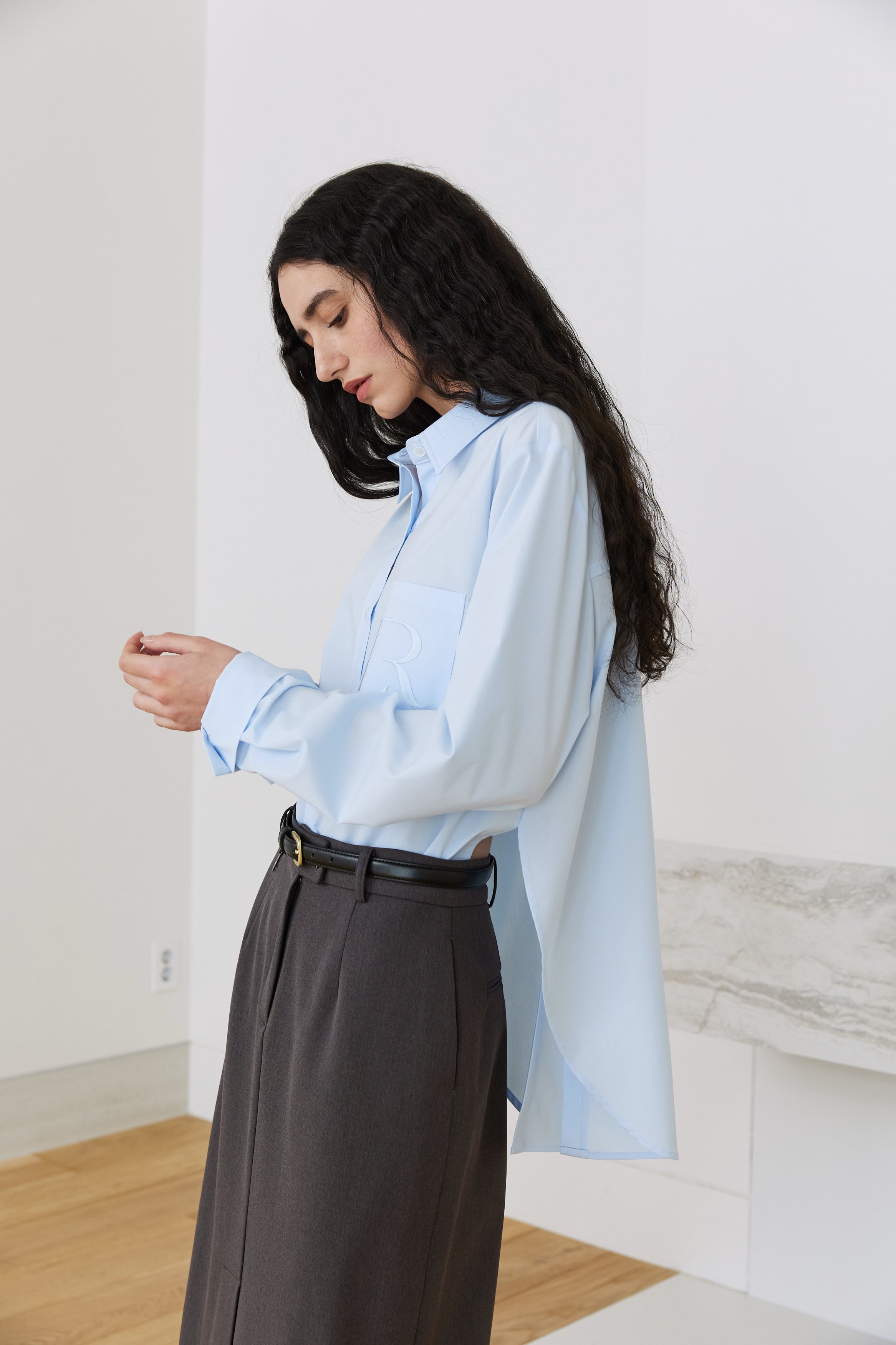 CHEMISE À OURLET ARRONDI_BLEU