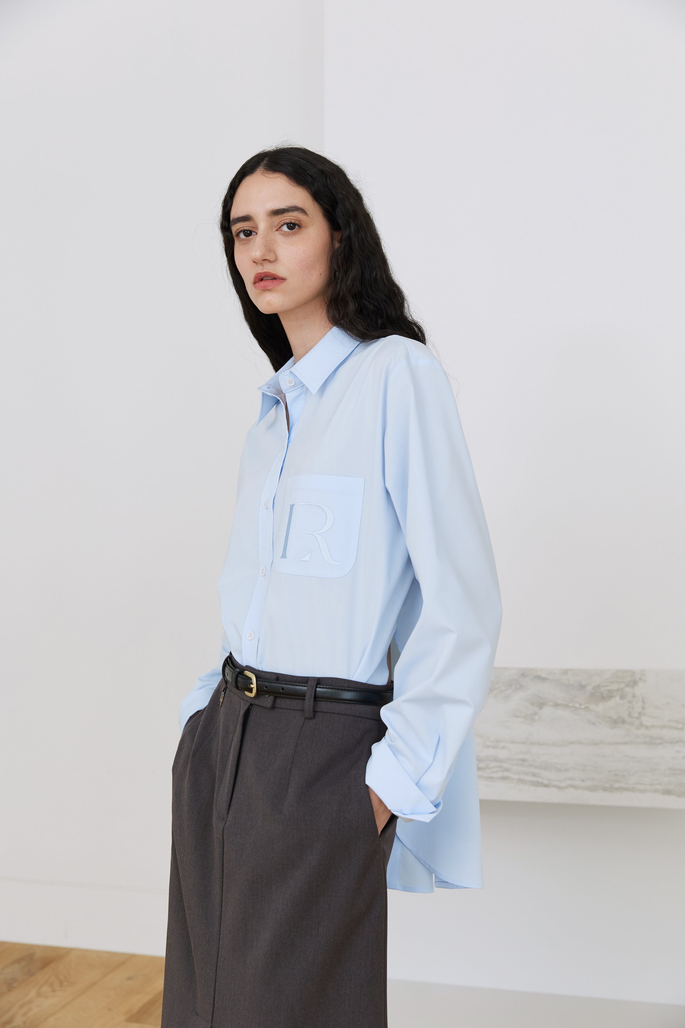 CHEMISE À OURLET ARRONDI_BLEU