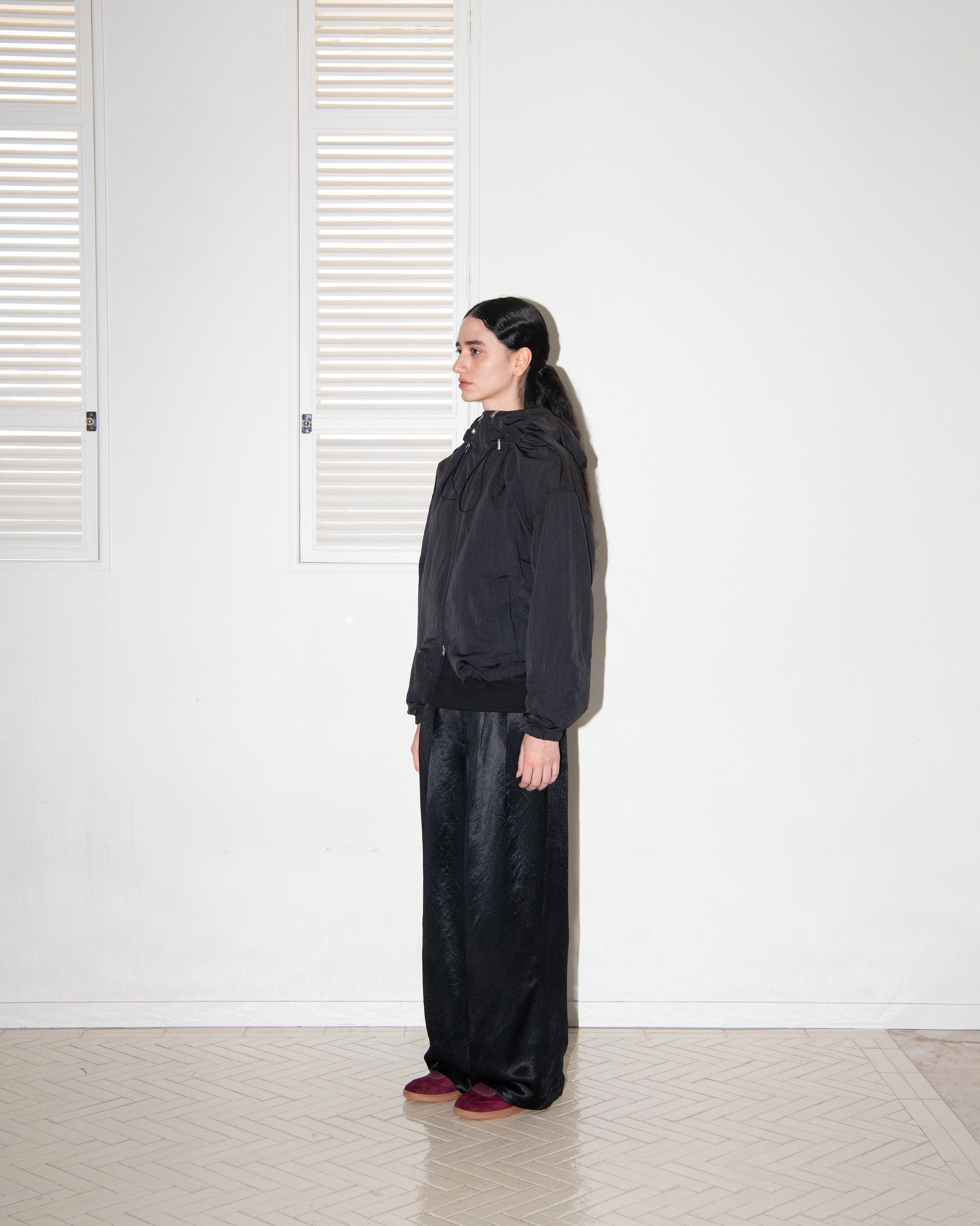 SHIRRING HOODED WINDBREAKER_BLACK