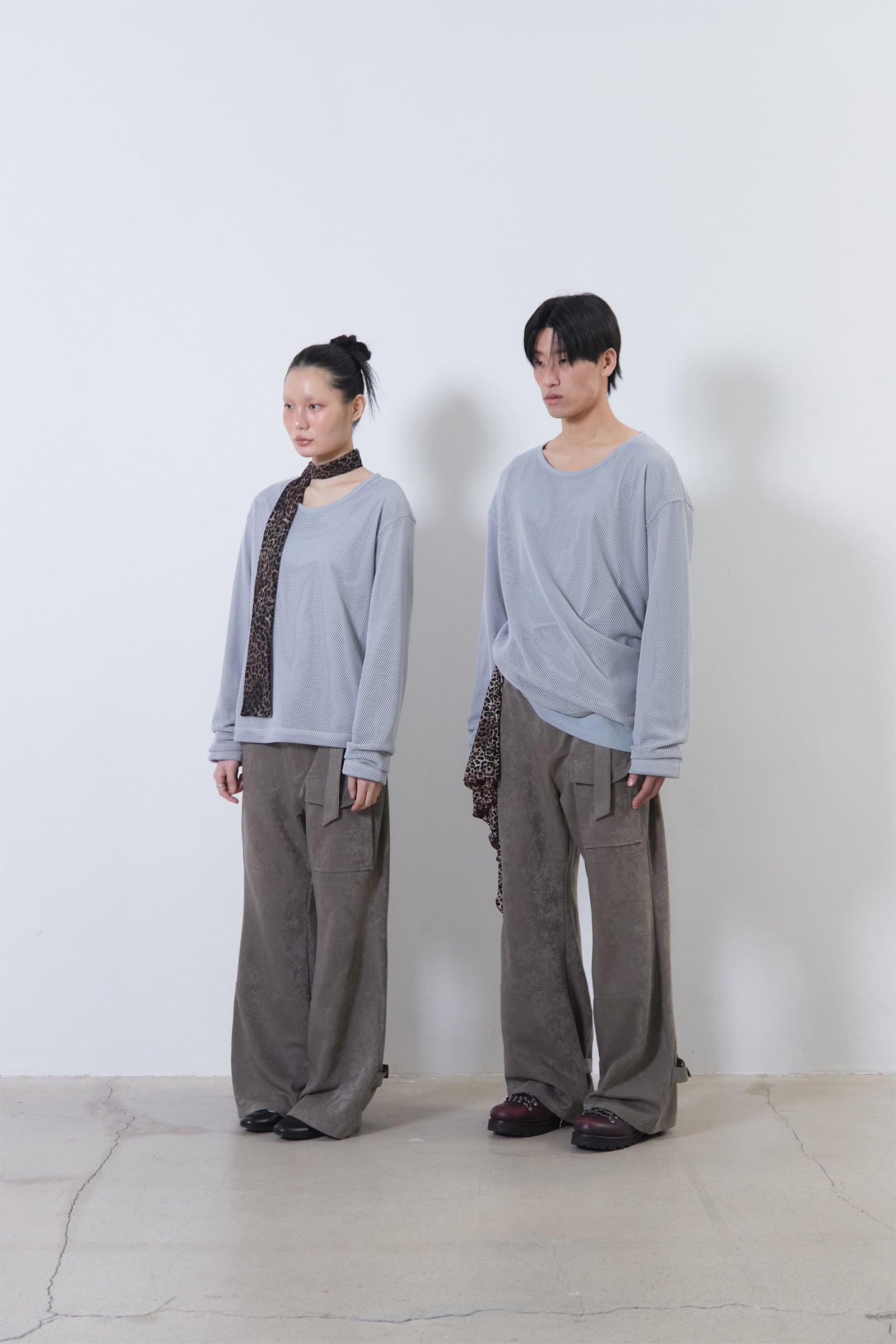 PANTALON ÉVASÉ TEINTÉ AVEC CEINTURE_TAUPE